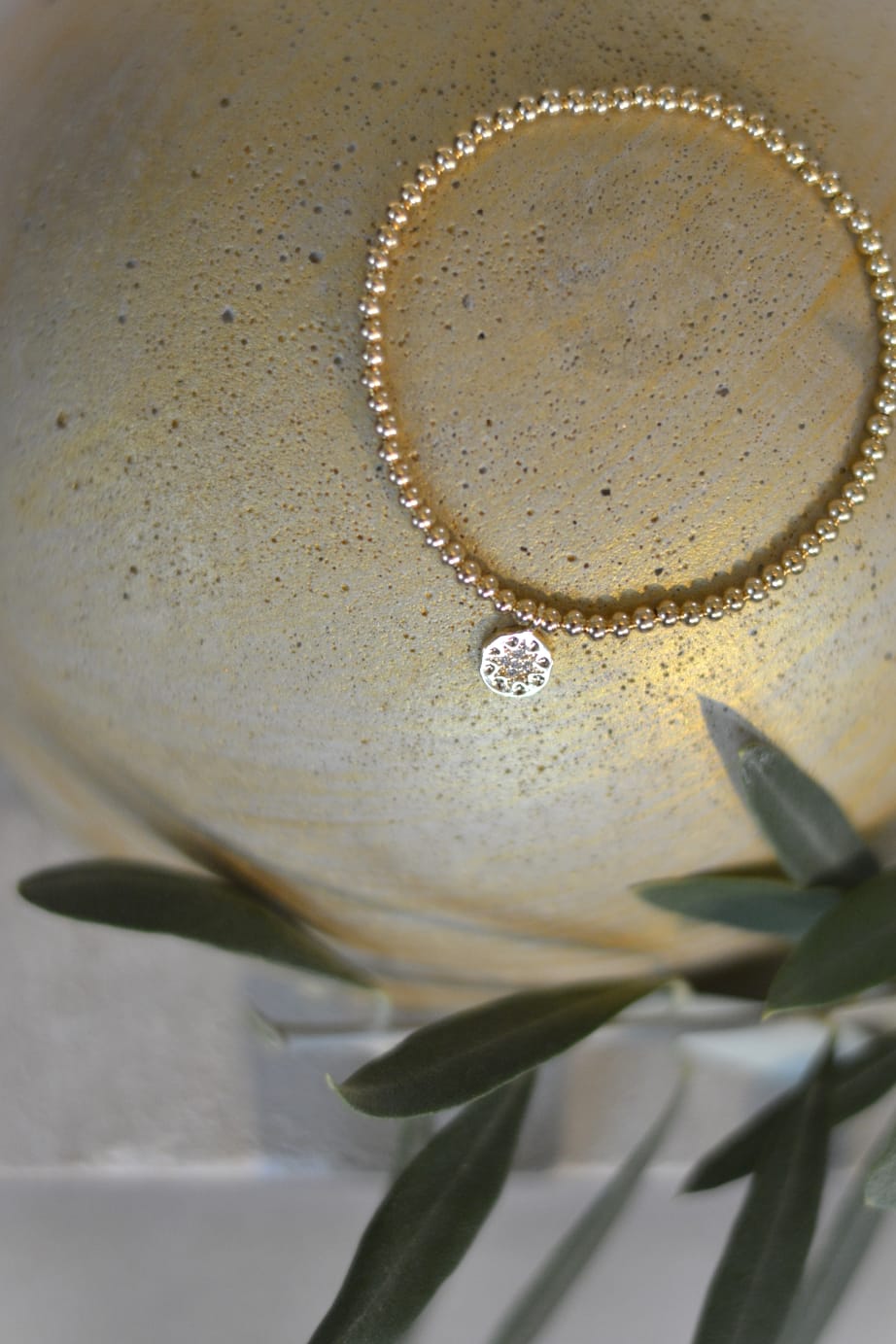 Armband in gold mit Zirkoniastein - Edelstahlperlen und funkelnden Anhänger