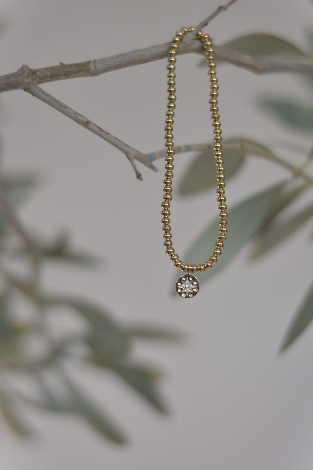 Armband in gold mit Zirkoniastein - Edelstahlperlen und funkelnden Anhänger