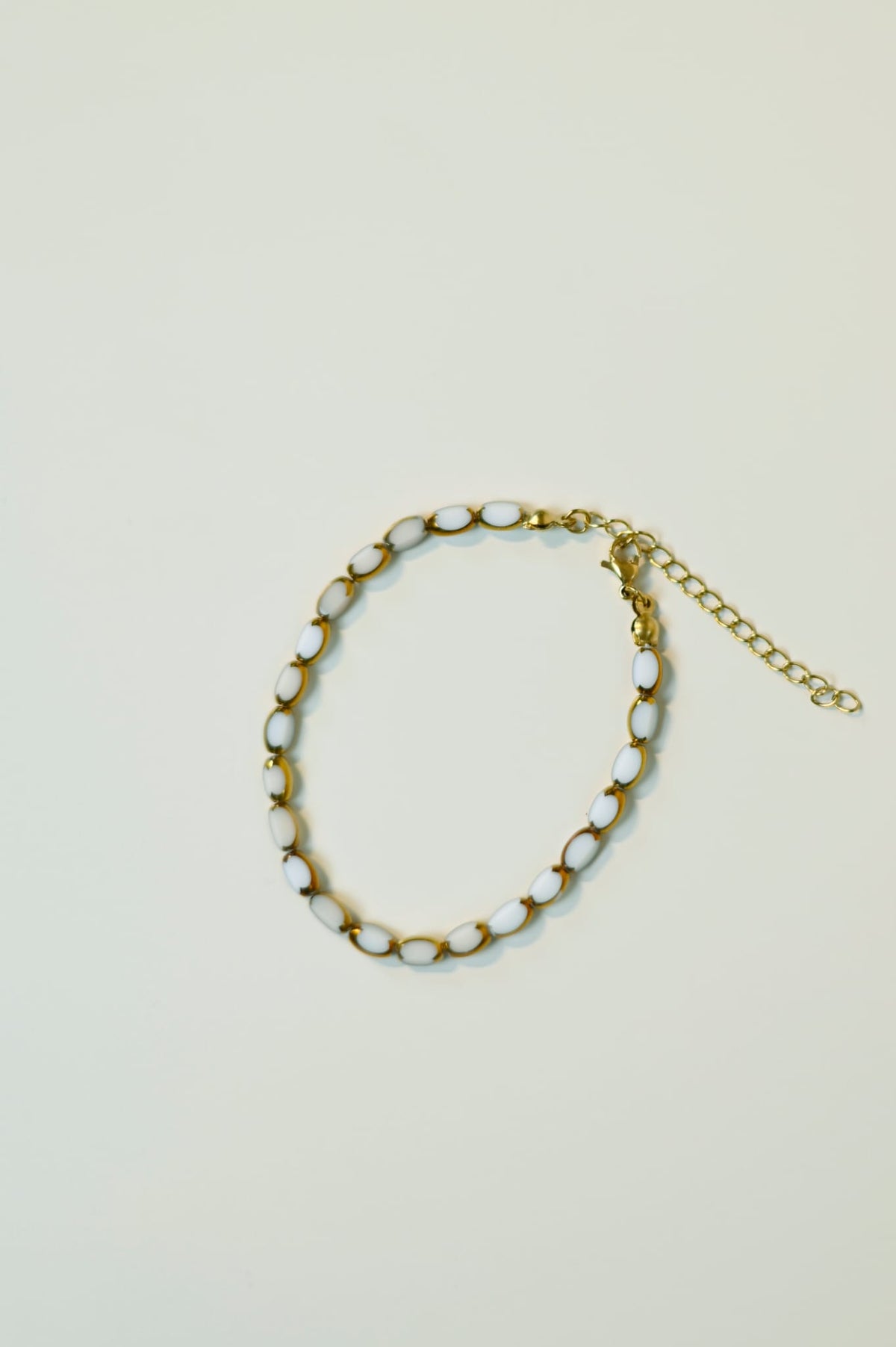 Schmuckset Hals- und Armkette ovale Perlen in gold/weiß