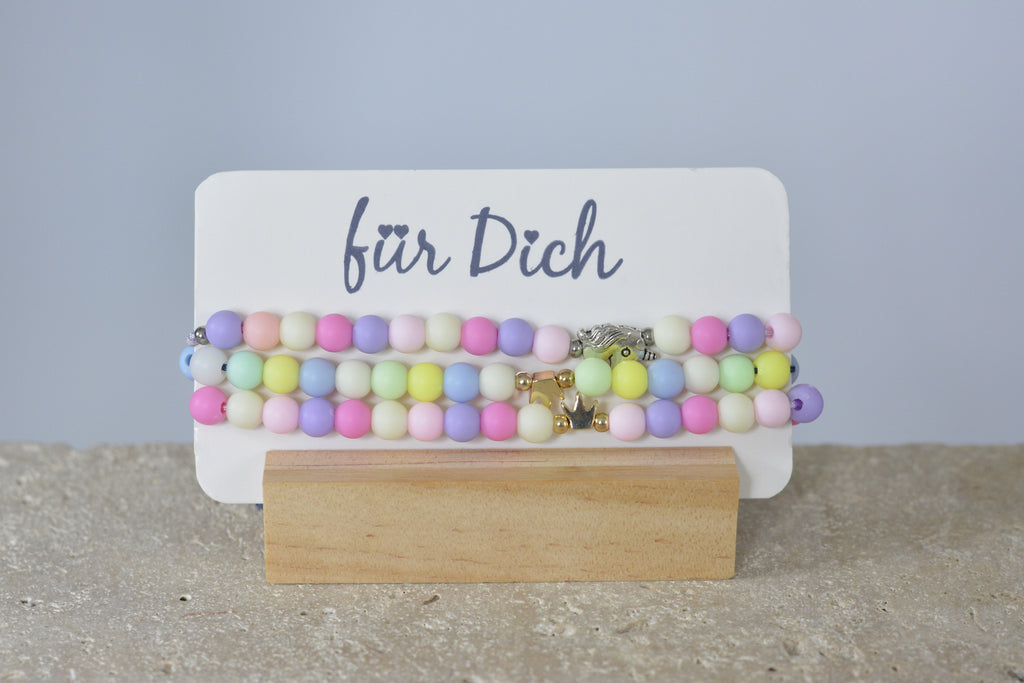 Kinderarmband Perlen bunt Kunststoff - blau/grün oder rosa/lila mit Einhorn/Krone oder Herz