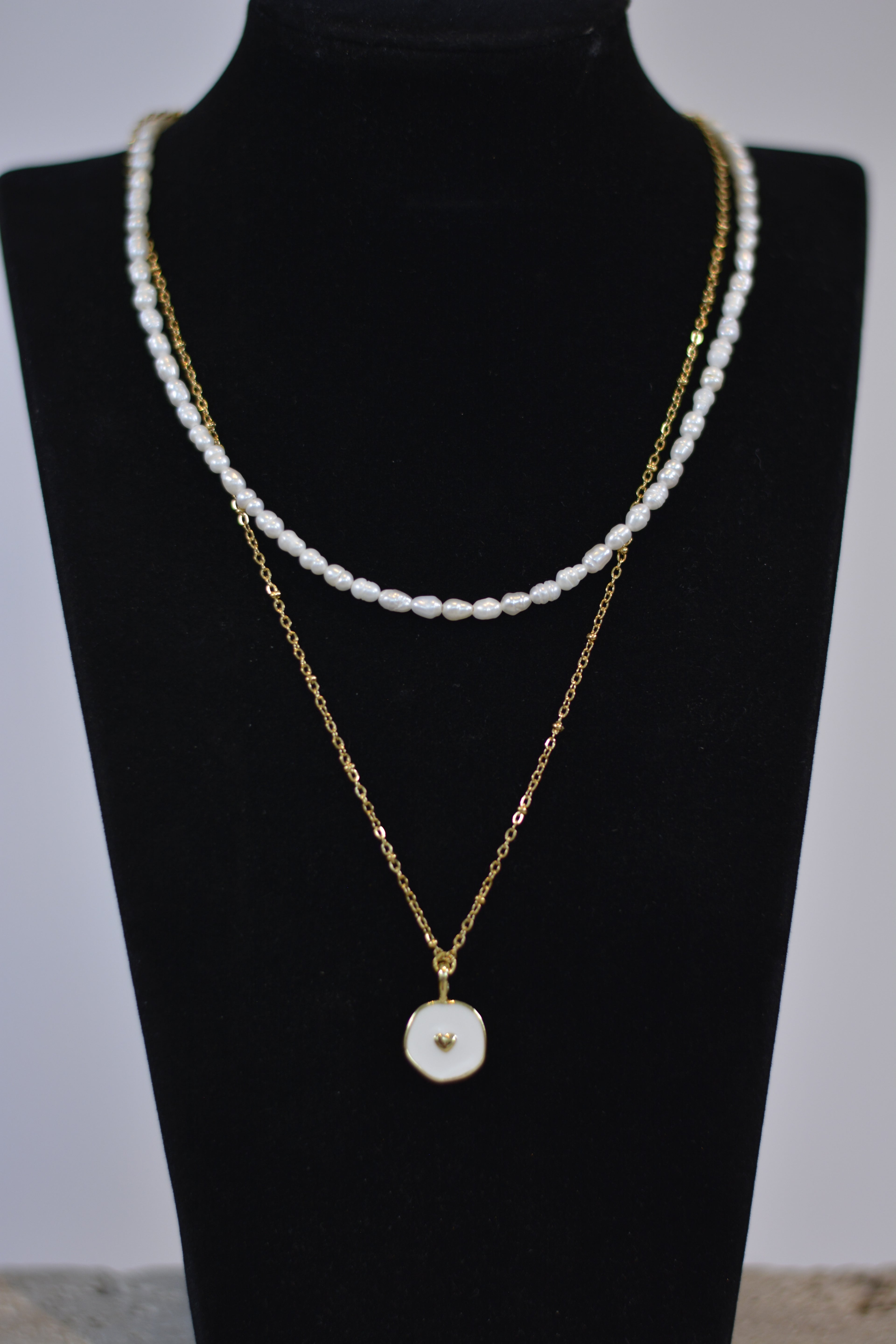Layering-Halsketten-Set: Goldene Gliederkette mit Herz-Anhänger & Perlen-Choker