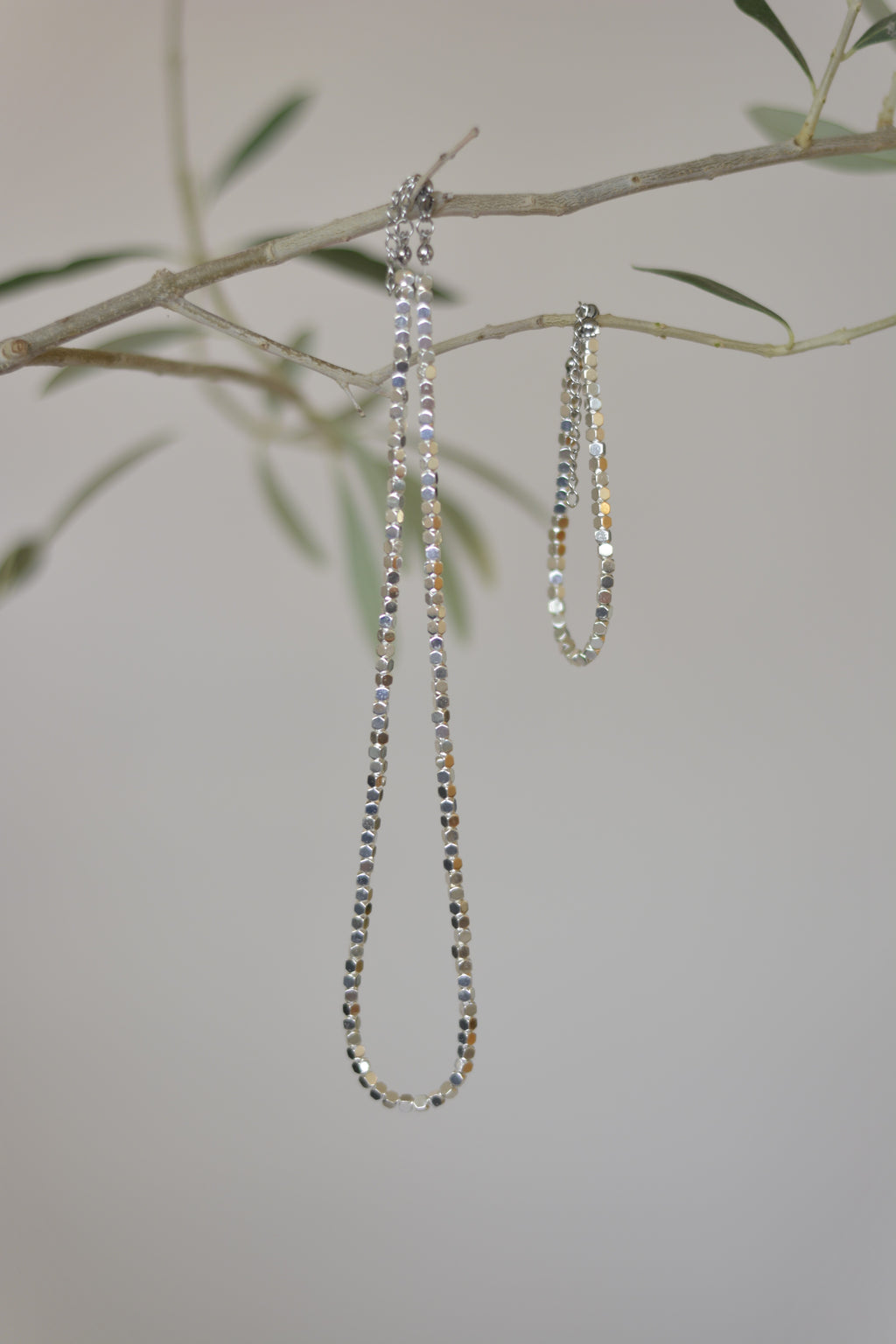 Elegantes Collier aus vergoldeten Hexagon-Elementen (auch in silber verfügbar)