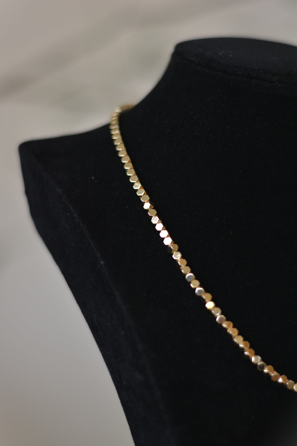 Elegantes Collier aus vergoldeten Hexagon-Elementen (auch in silber verfügbar)