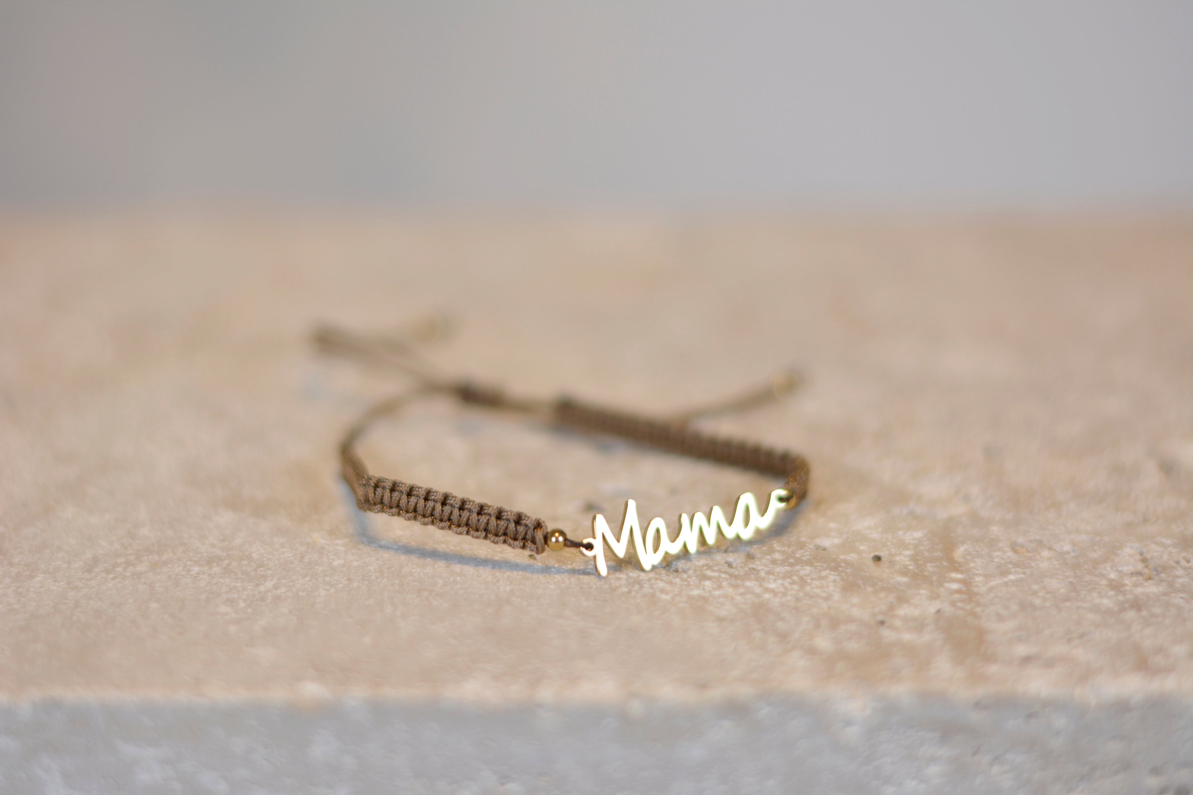 Makrameearmband 'MAMA'