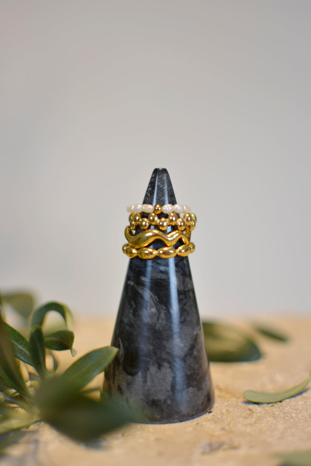 Goldener Wellen-Ring „Wave“ – modernes Design