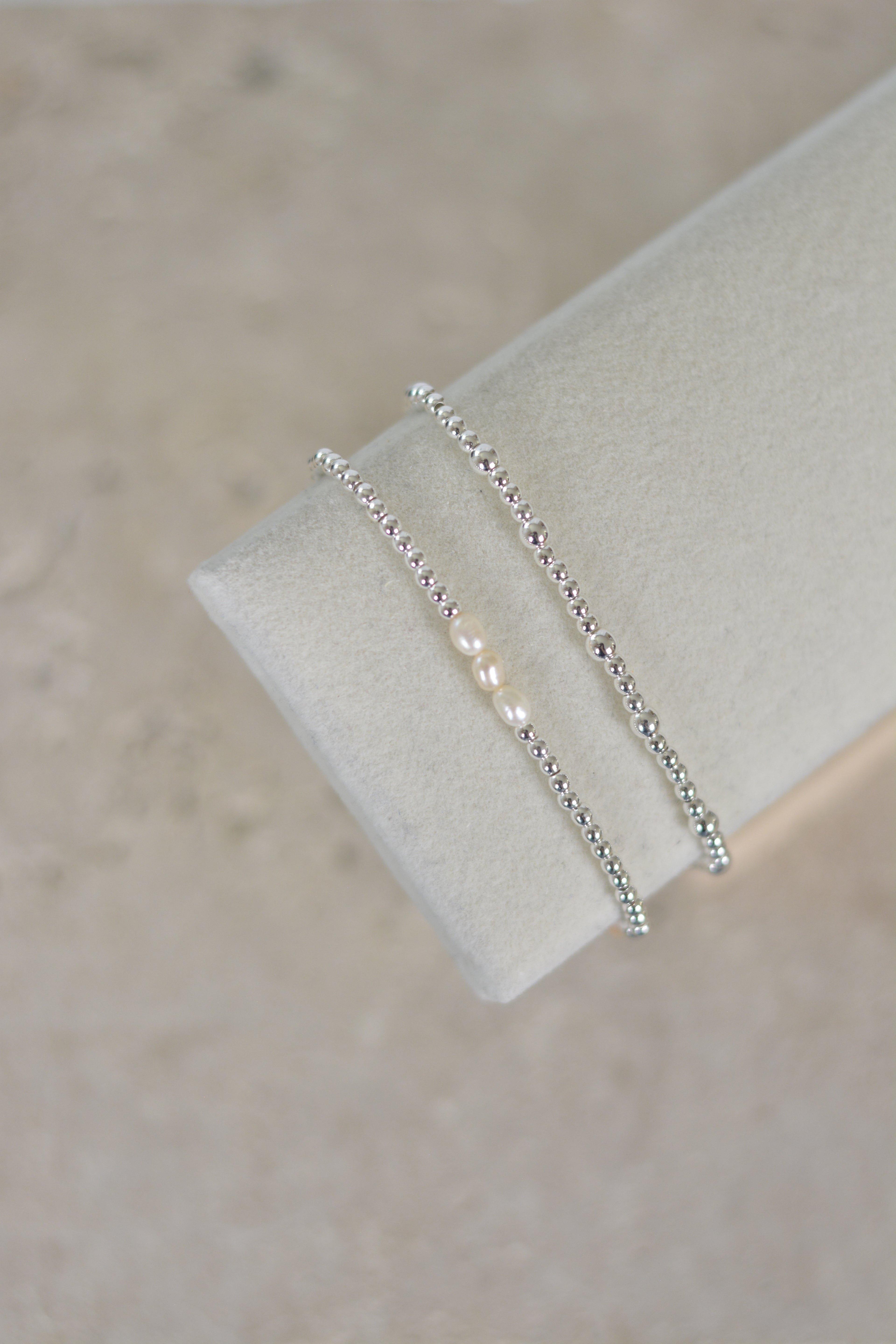 Modern Pearl Bracelet – Hämatit-Perlenarmband silber-glänzend
