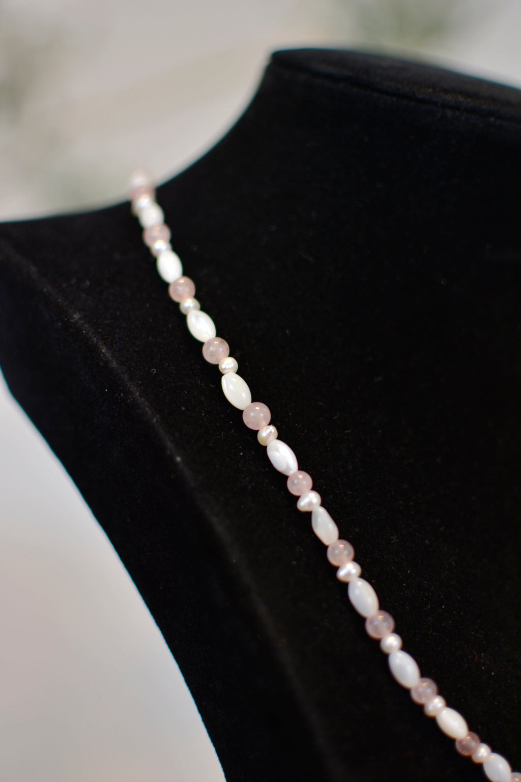 Rosenquarz & Süßwasserperlen Halskette – Zeitlose Eleganz in Rosa