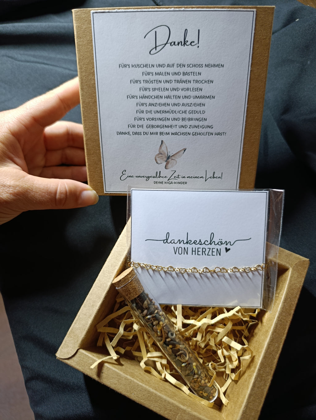 Geschenk für Erzieherinnen oder Lehrerinnen - Armband mit Perlmuttherz Mondstein Rosenquarz Herzarmband
