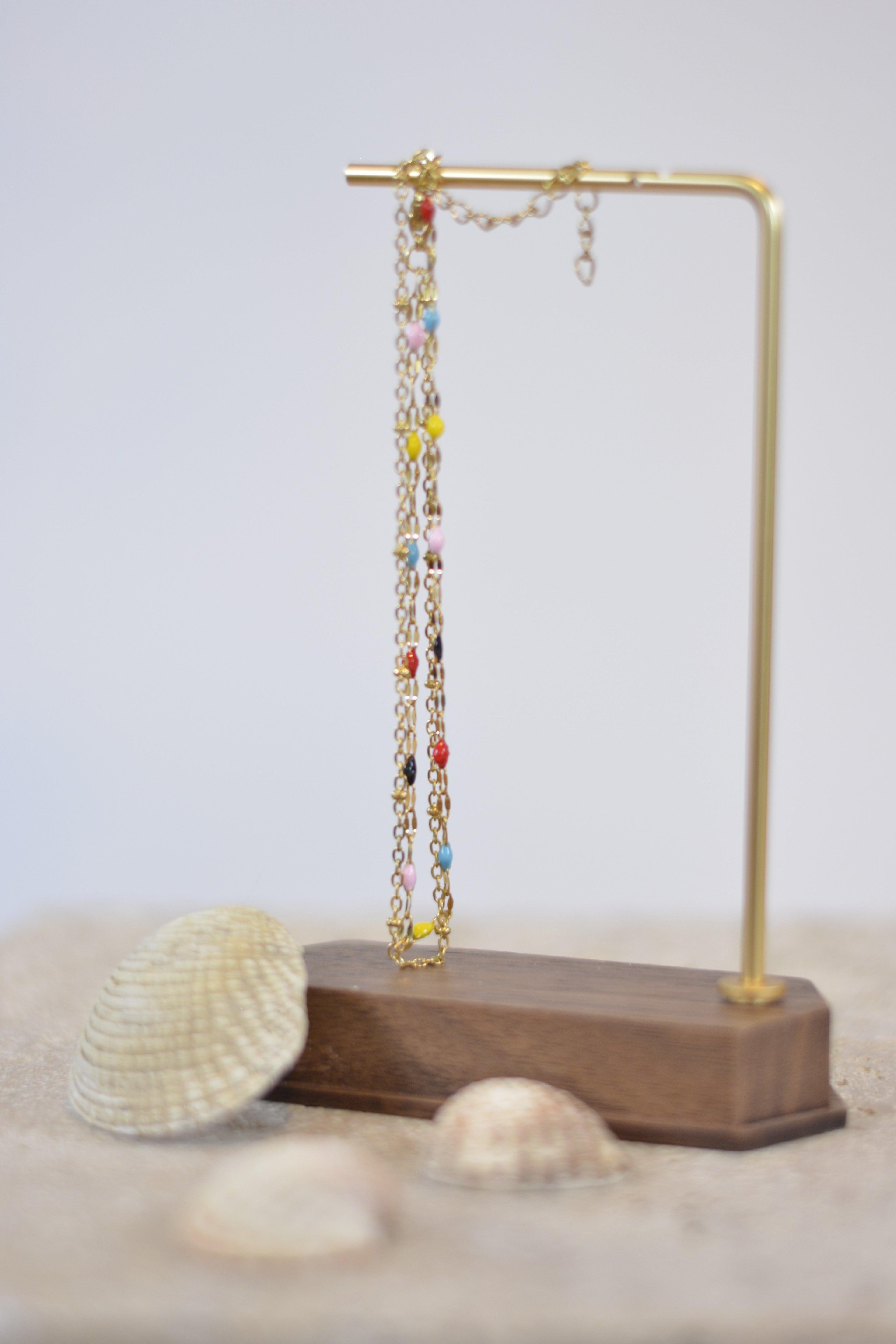 Goldene Fußkette mit bunten Emaille-Details – Verstellbares Fußbändchen für Damen