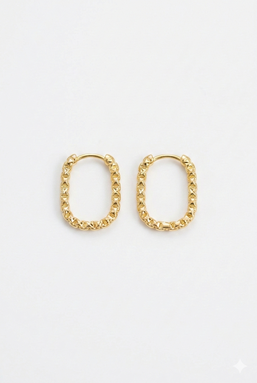 Goldene crushed Creolen in Oval-Form mit Rauten-Struktur