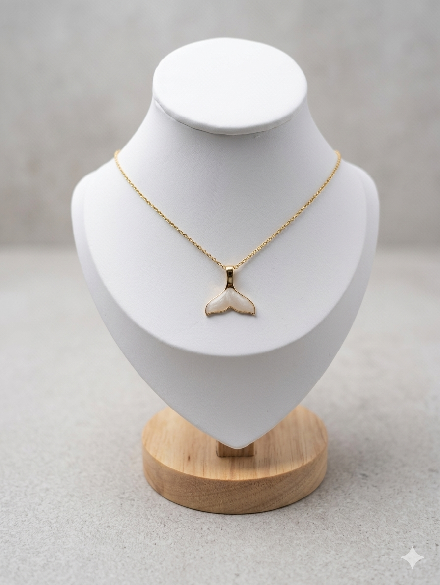 Maritime Statement-Kette: Goldene Walflosse mit schimmerndem Finish