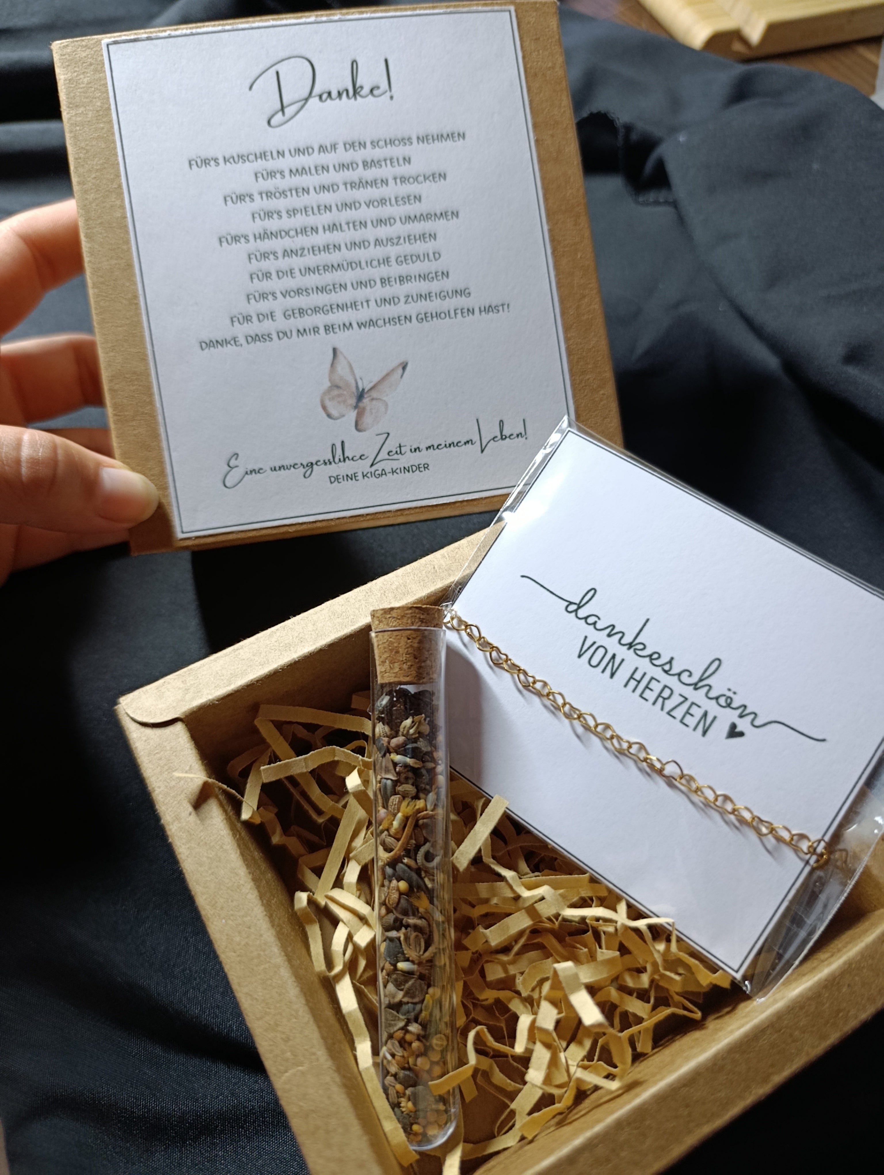 Geschenk für Erzieherinnen oder Lehrerinnen - Armband mit Perlmuttherz Mondstein Rosenquarz Herzarmband