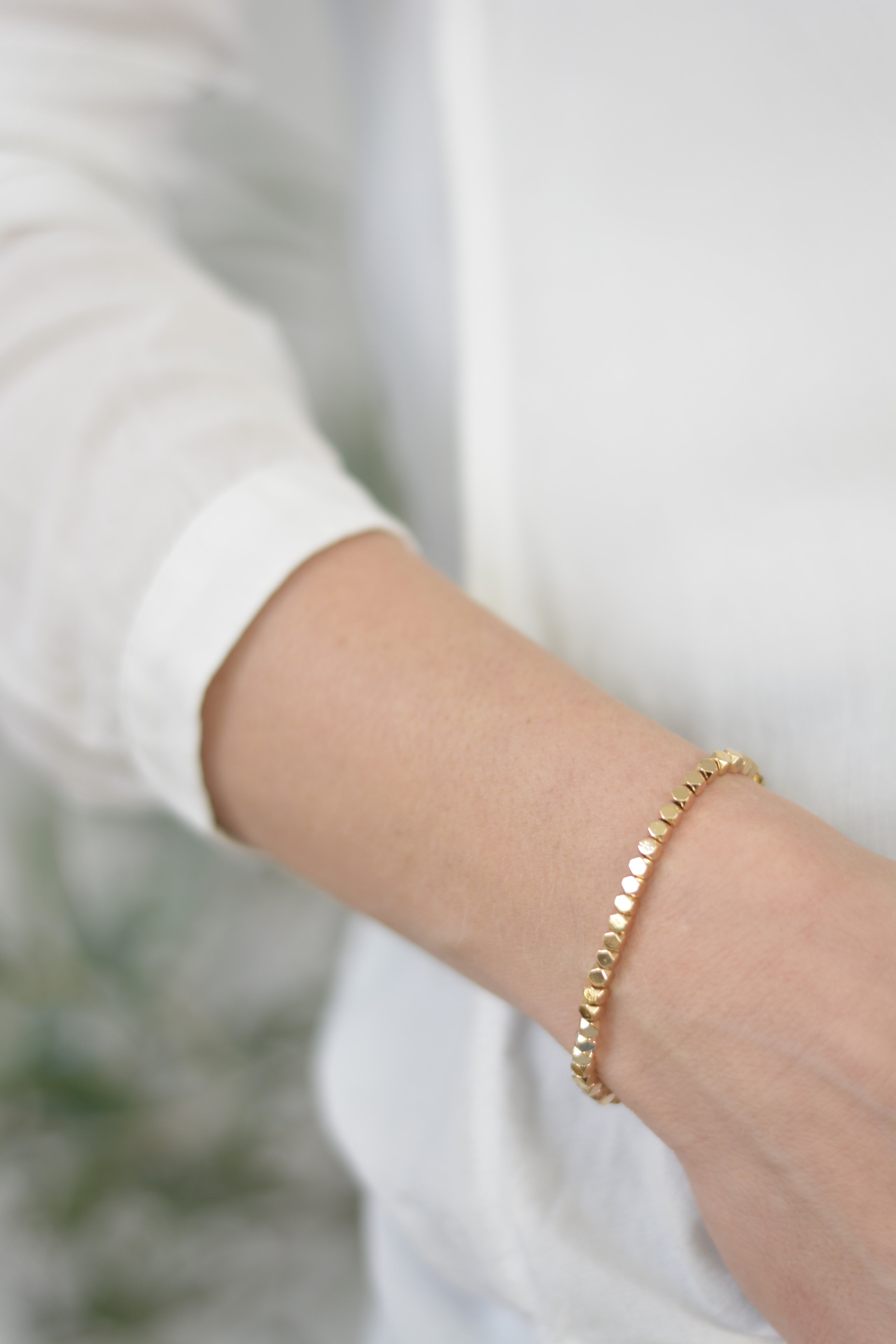 Minimalistisches Kugelarmband in Gold-Optik