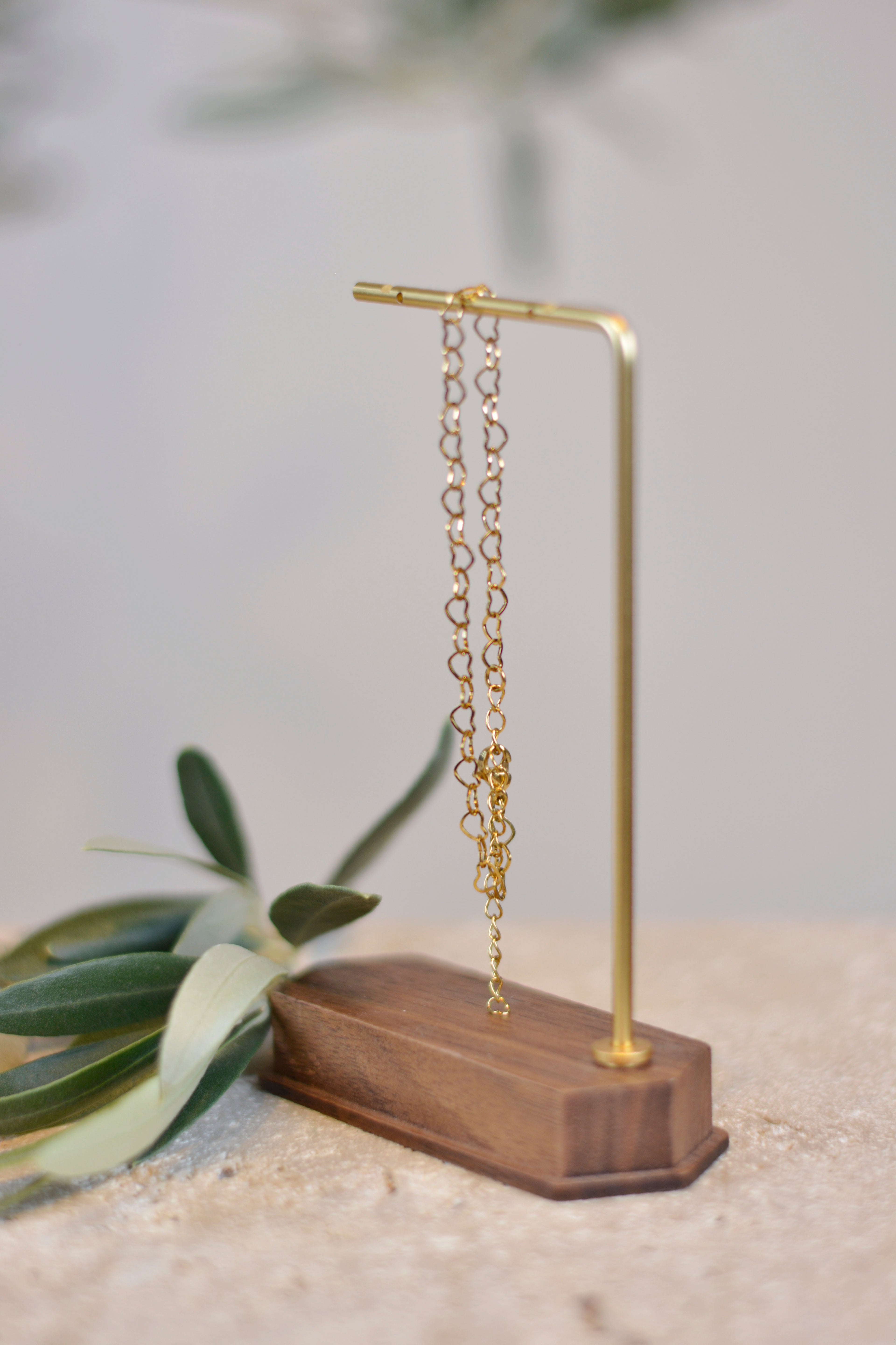 Goldenes Gliederarmband mit feinen Herz-Elementen