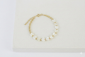 Armkette „Heart of Pearl“ – Filigrane Kette mit schimmernden Perlmuttherzen – Boho-Chic & zeitloser Perlenschmuck