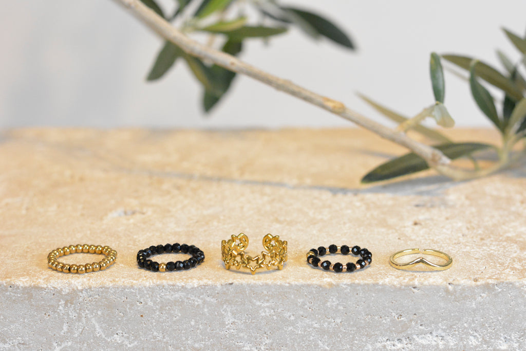 Stretch-Ring "Night Sparkle" | Facettierte schwarze Perlen mit Gold-Finish
