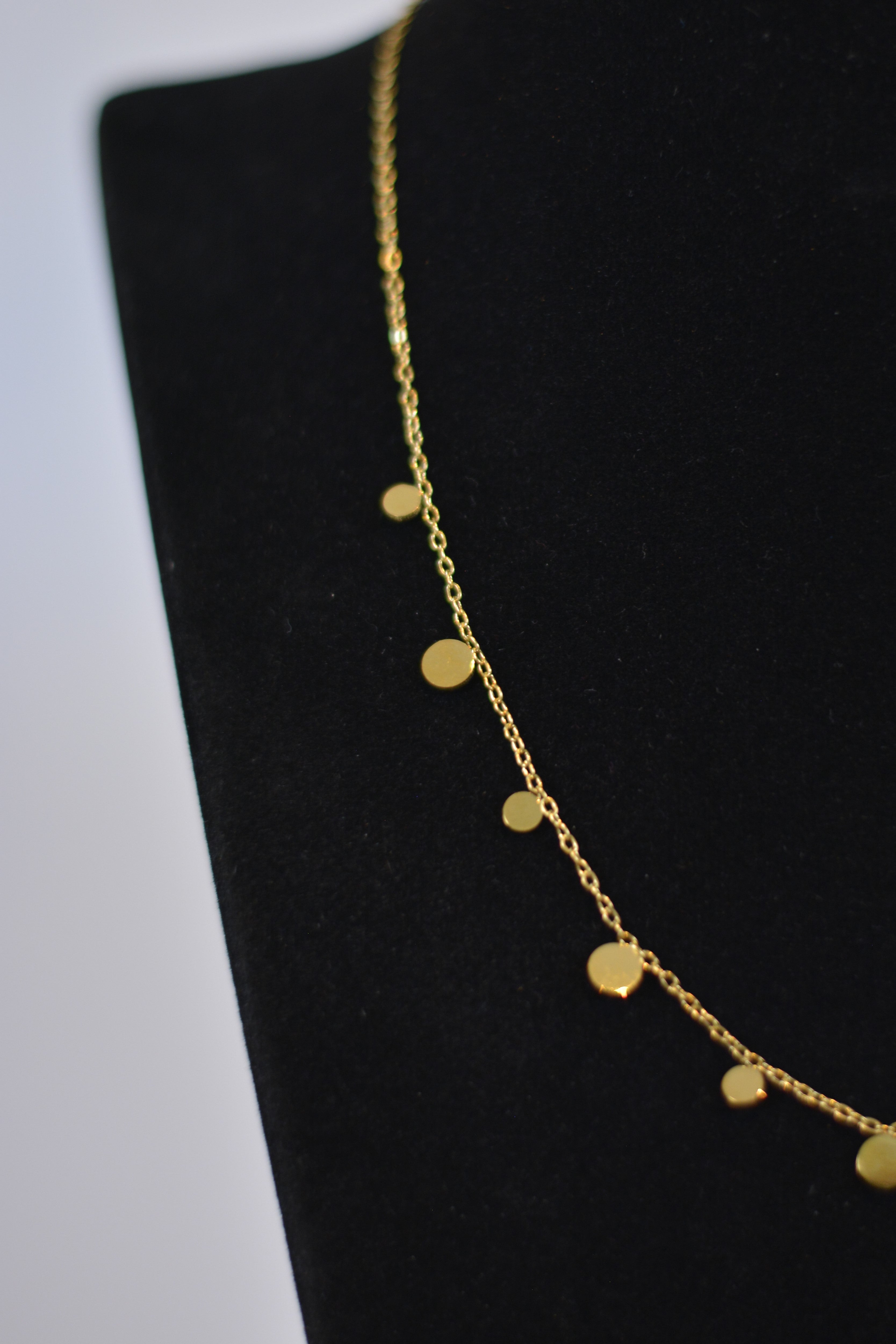 Layering Halskette mit goldenen Plättchen