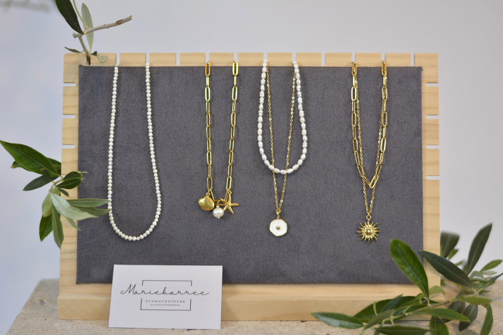 Goldene Gliederkette mit maritimen Anhängern: Seestern, Muschel & Perle