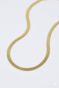 Goldene Halskette im Schlangen-Design  – Minimalistischer Schmuck