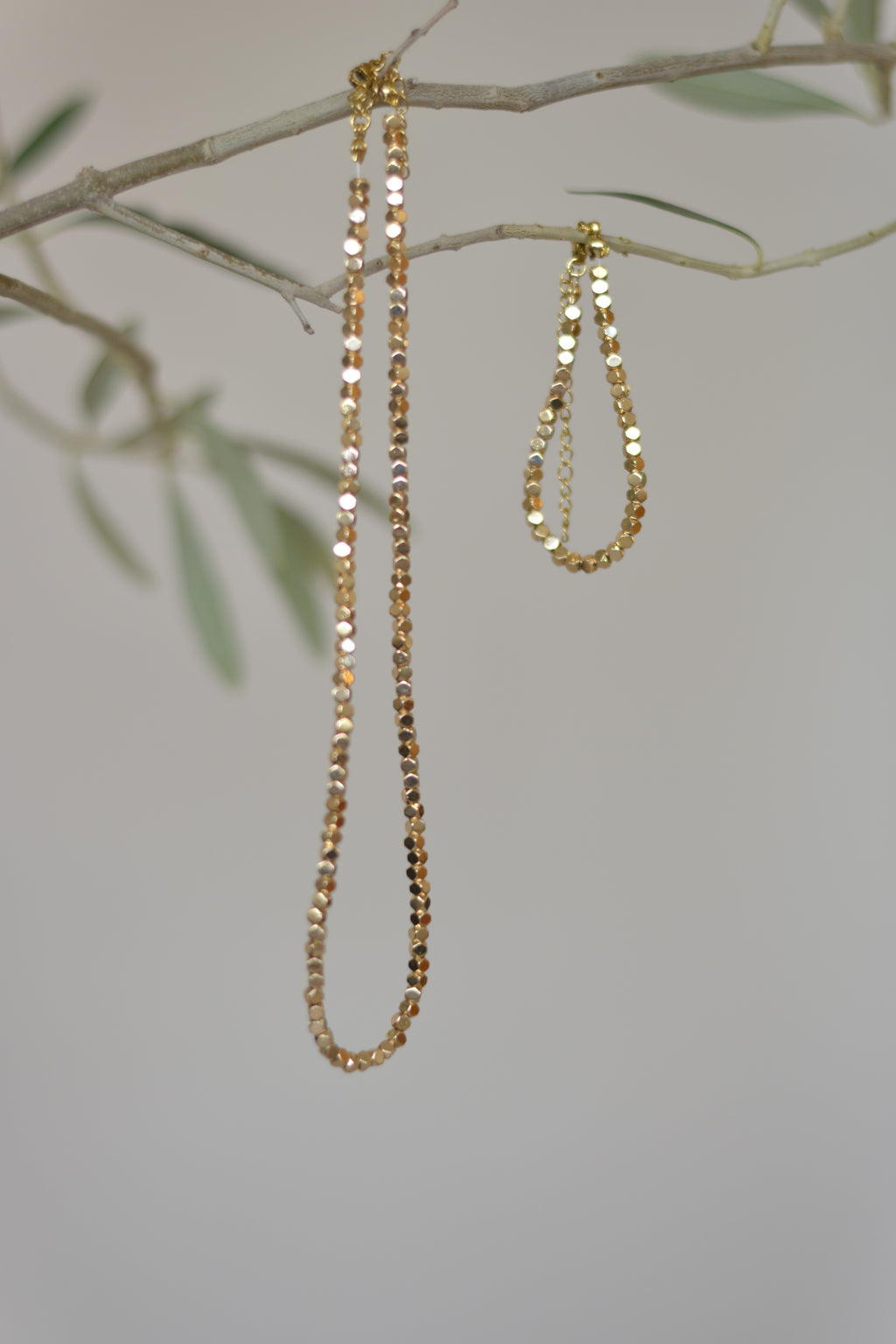 Minimalistisches Kugelarmband in Gold-Optik