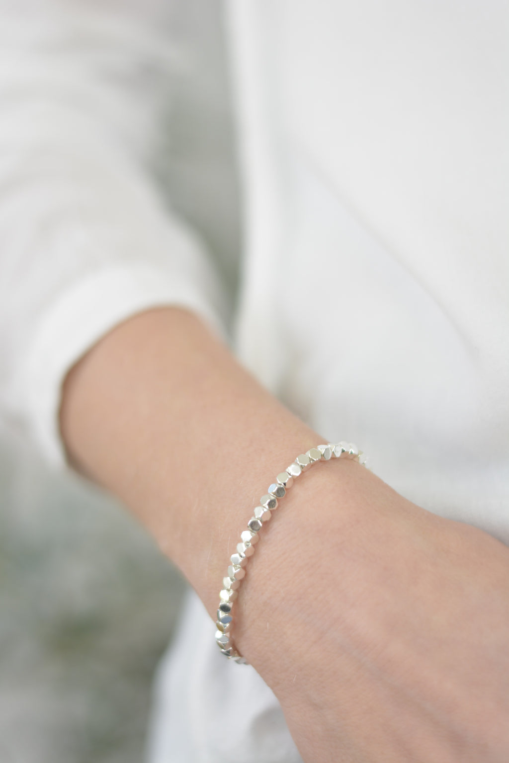 Minimalistisches Kugelarmband in Gold-Optik