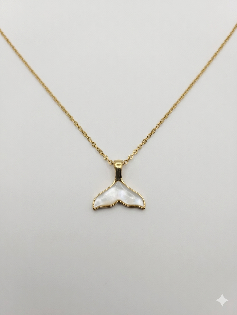 Maritime Statement-Kette: Goldene Walflosse mit schimmerndem Finish