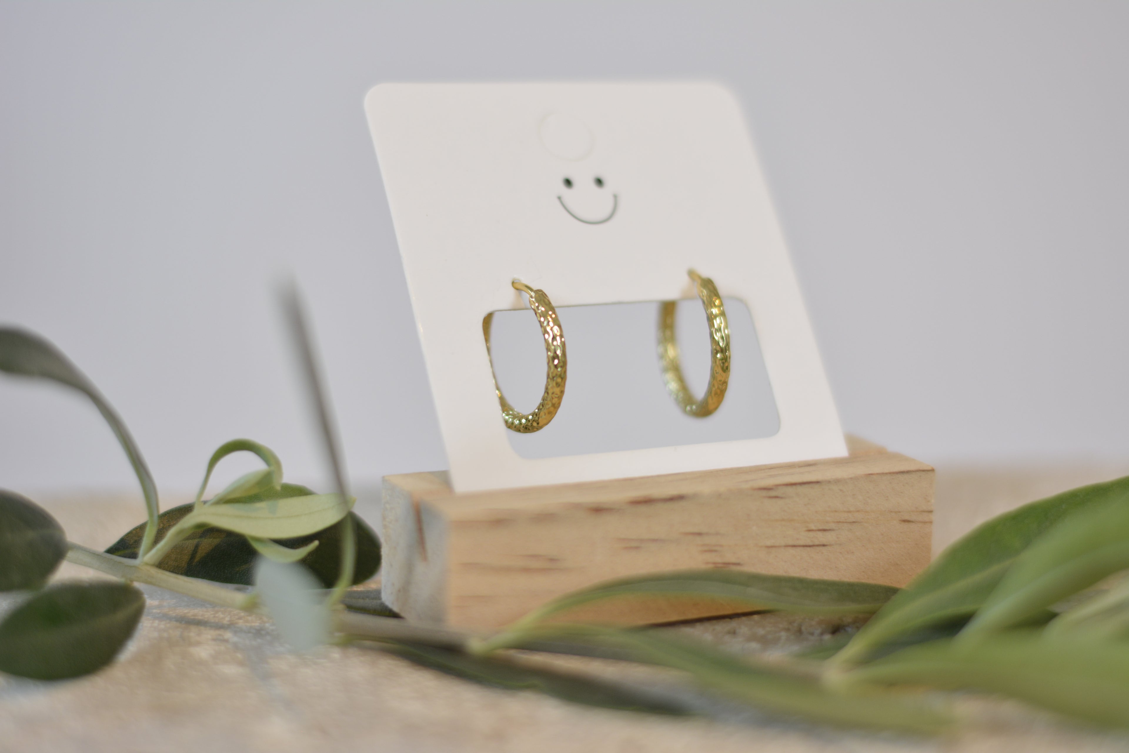 Moderne crushed Creolen - silber und gold