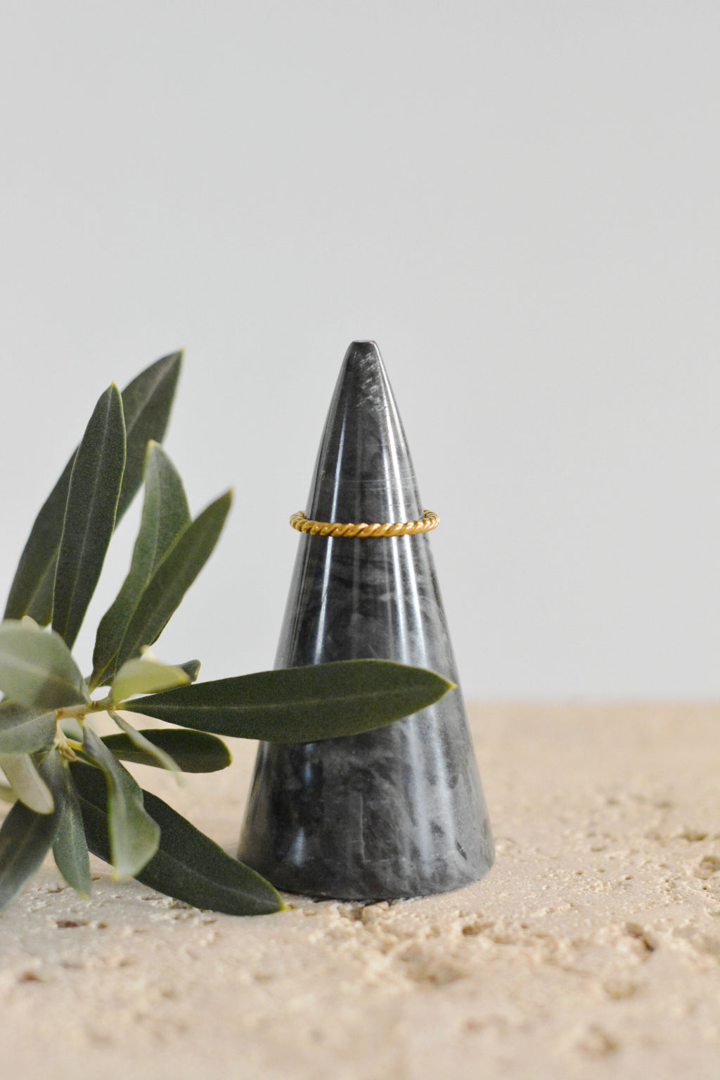 Goldener Twist-Ring (verstellbar) im Seil-Design