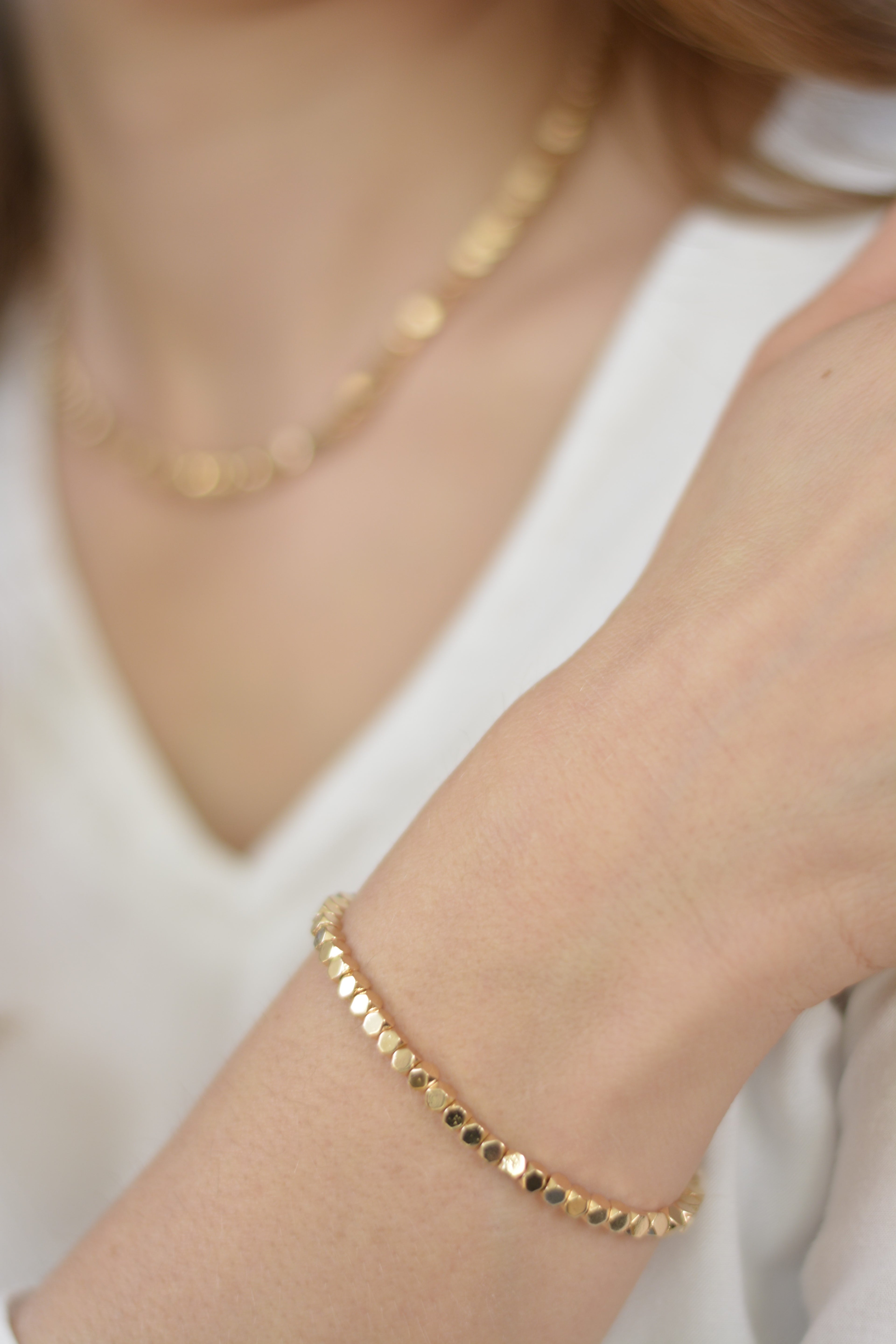 Minimalistisches Kugelarmband in Gold-Optik