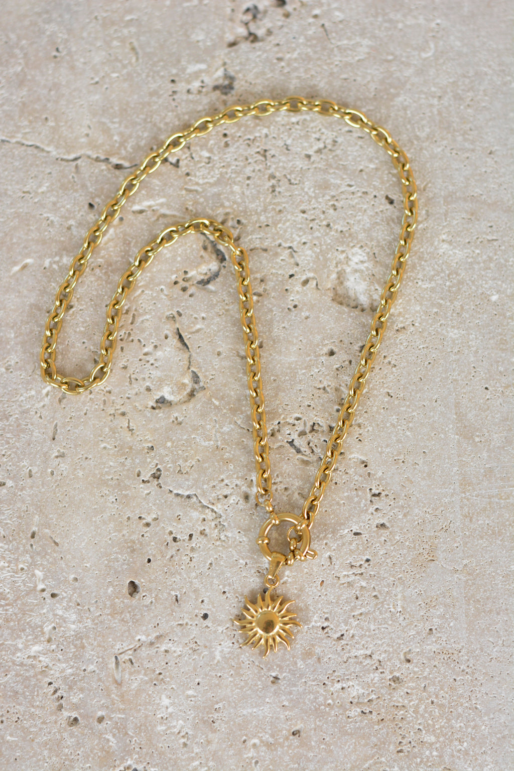 Markante Titanstahlkette mit Sonnenanhänger - moderner Schmuck
