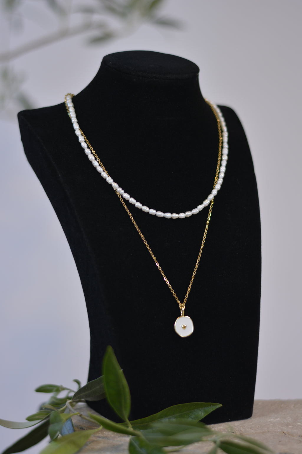 Layering-Halsketten-Set: Goldene Gliederkette mit Herz-Anhänger & Perlen-Choker