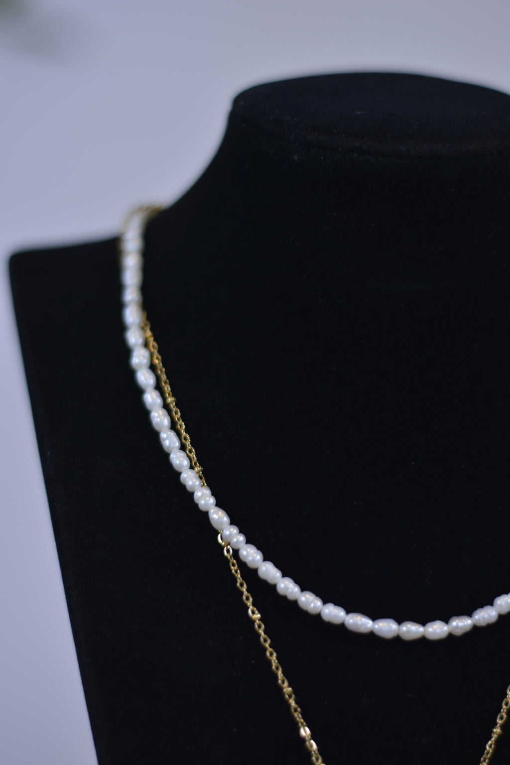 Layering-Halsketten-Set: Goldene Gliederkette mit Herz-Anhänger & Perlen-Choker
