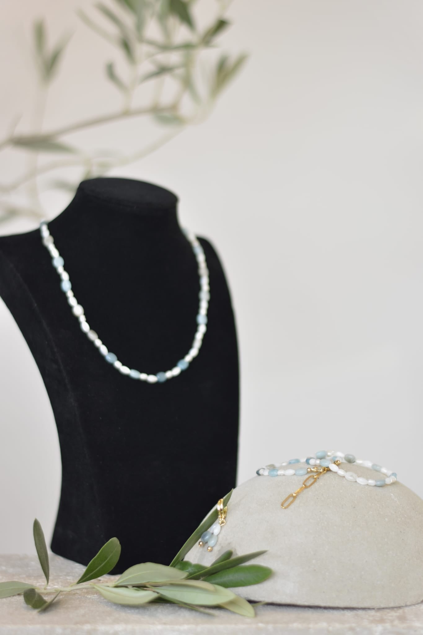 'Feel like summer' -Schmuckset: Handgefertigtes Ensemble mit vergoldeten Details