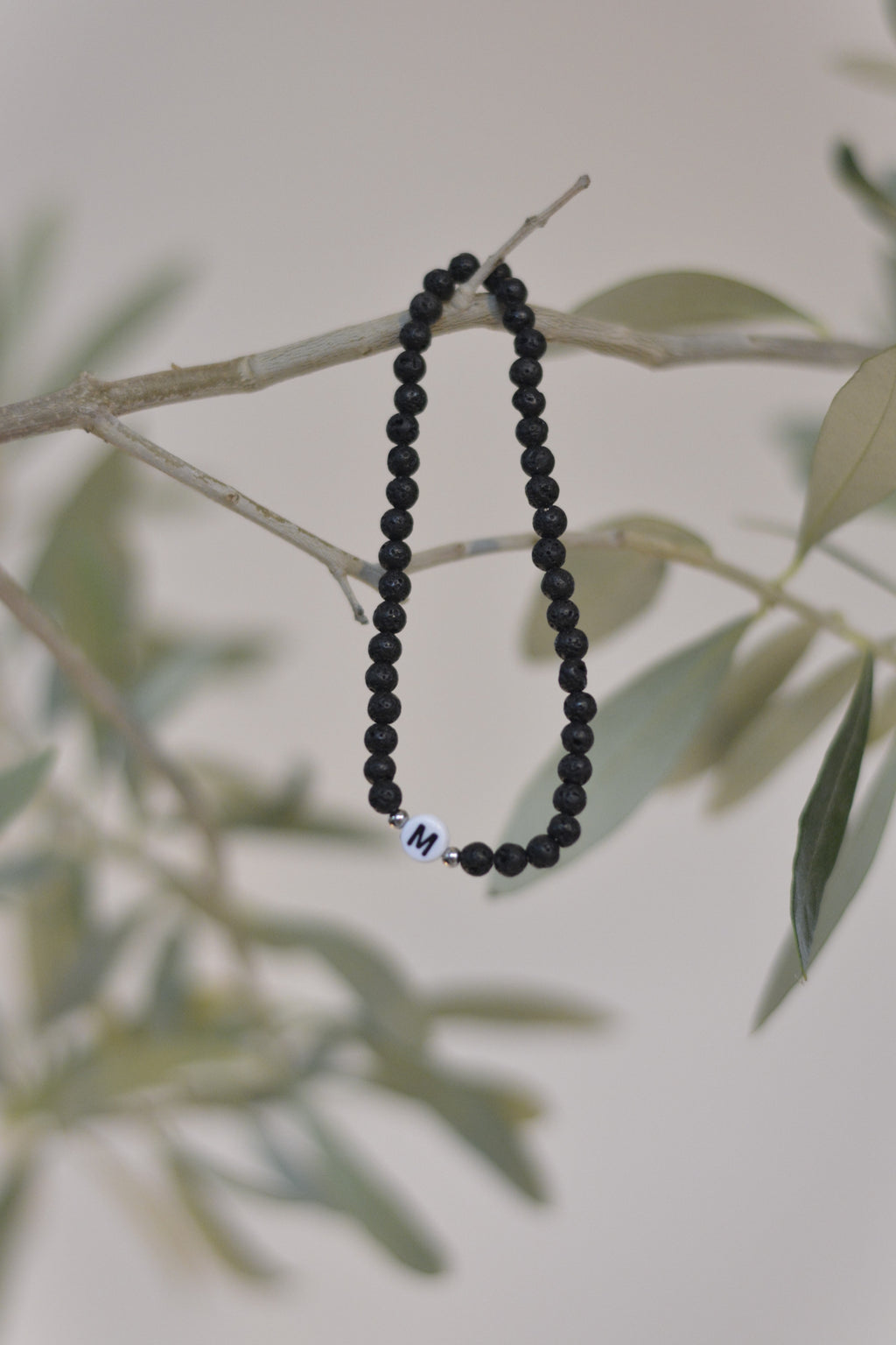 Lavaperlen‑Armband – personalisierbar mit Initialen
