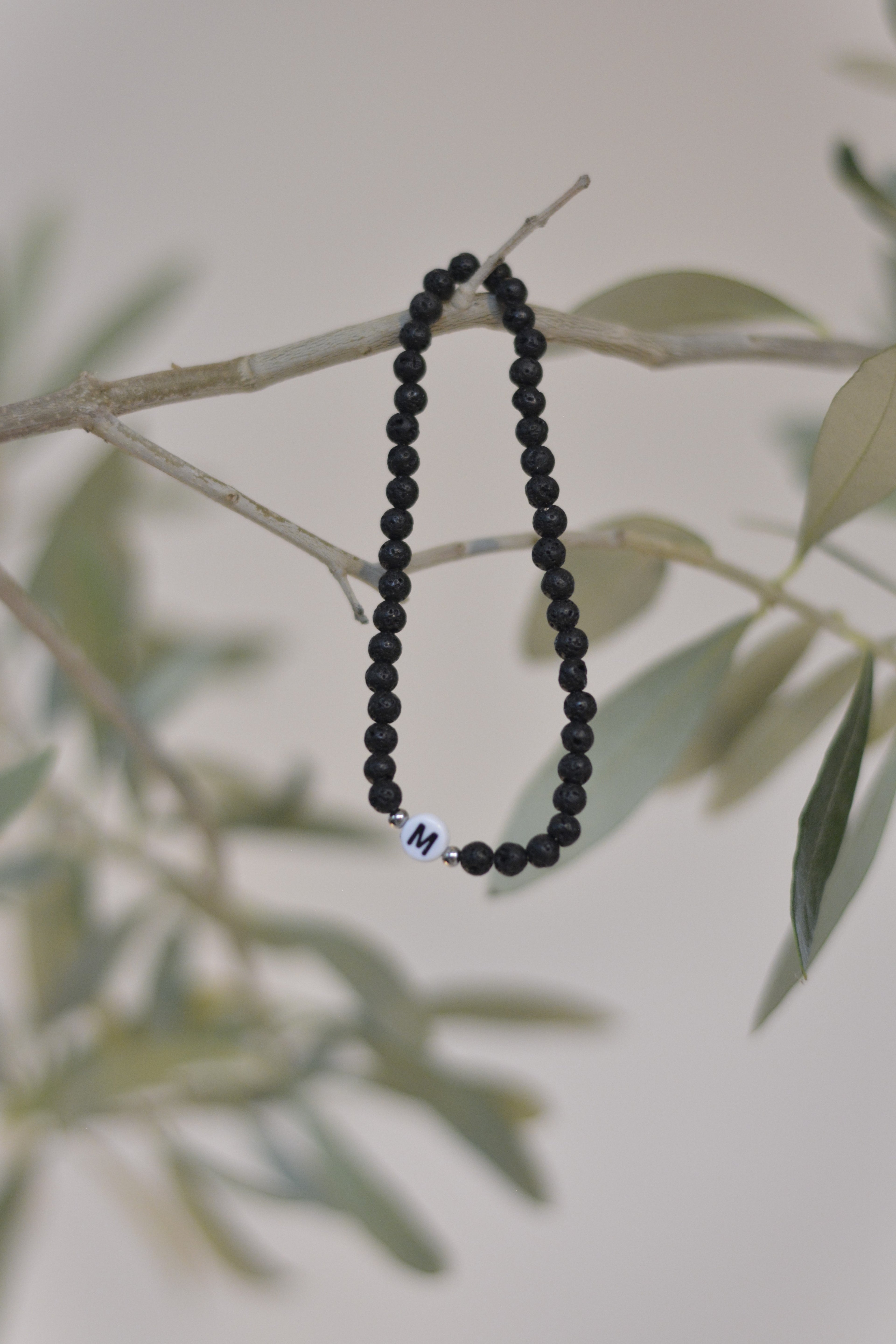 Lavaperlen‑Armband – personalisierbar mit Initialen