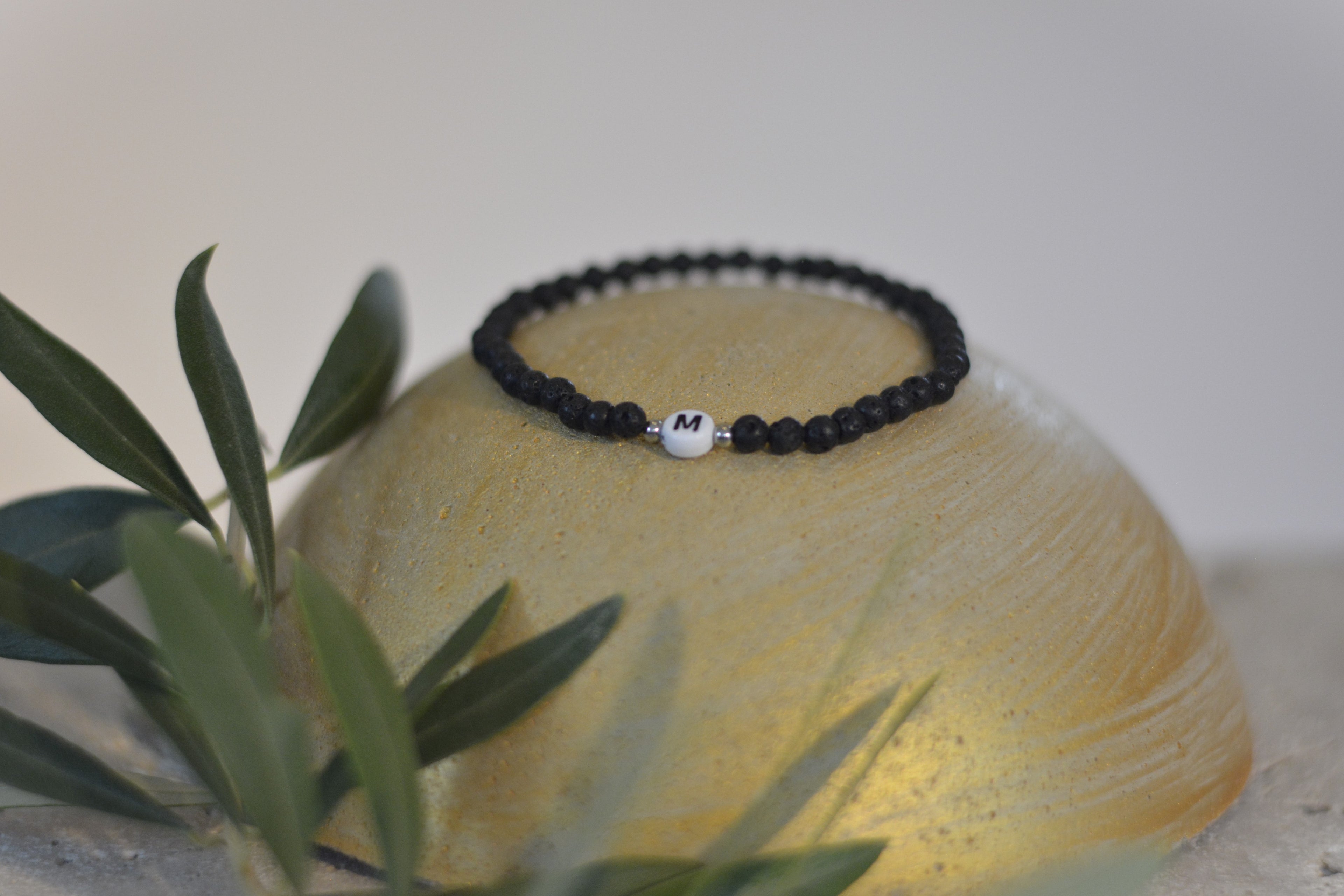 Lavaperlen‑Armband – personalisierbar mit Initialen