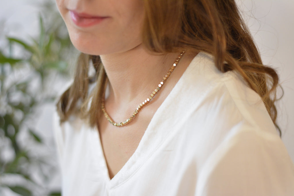 Elegantes Collier aus vergoldeten Hexagon-Elementen (auch in silber verfügbar)