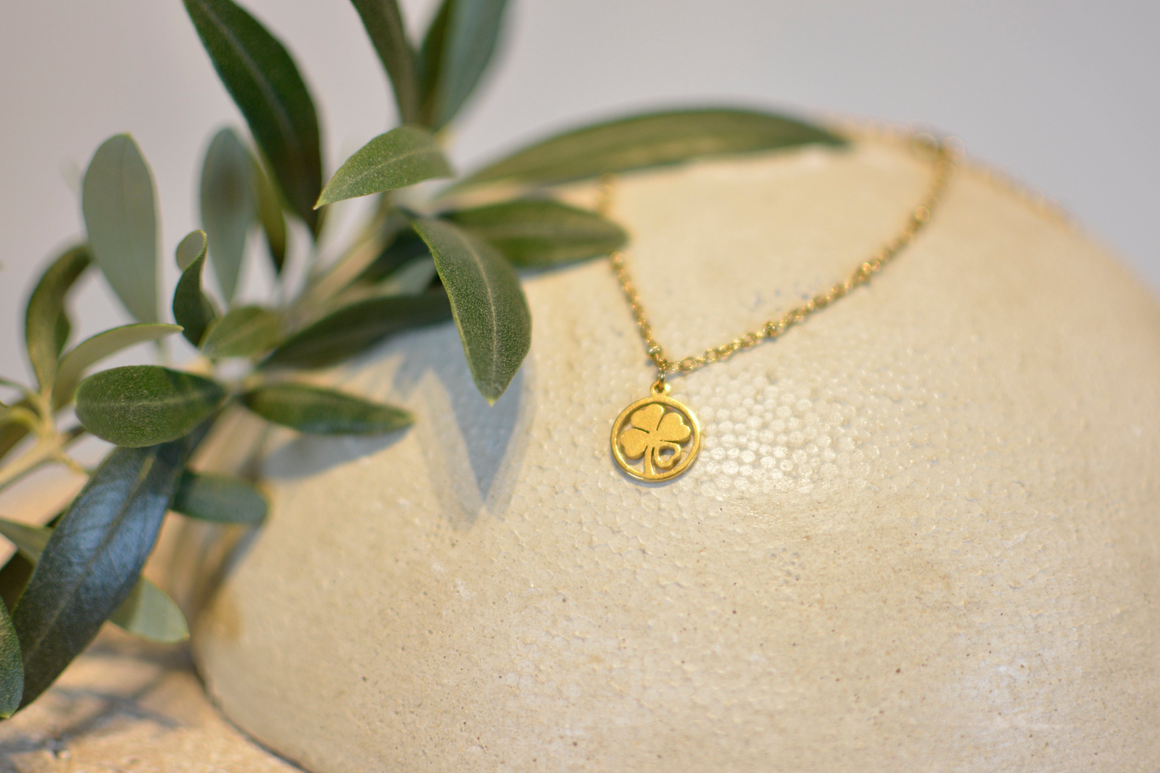 Damen-Armkettchen-Set Gold – Filigrane Talisman-Anhänger