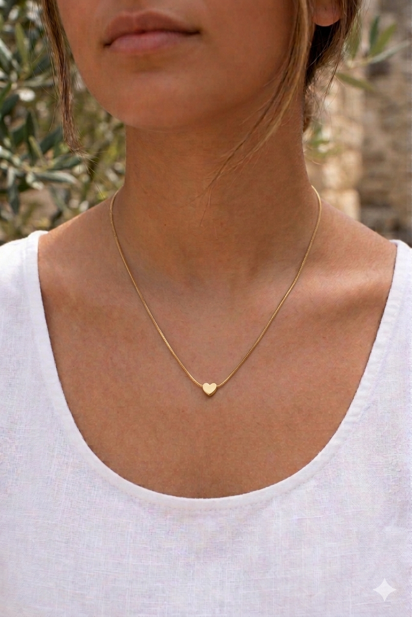 Halskette „Pure Heart“ – Goldene Schlangenkette mit Herz-Slider
