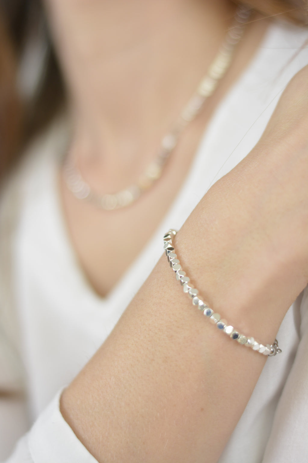 Minimalistisches Kugelarmband in Gold-Optik