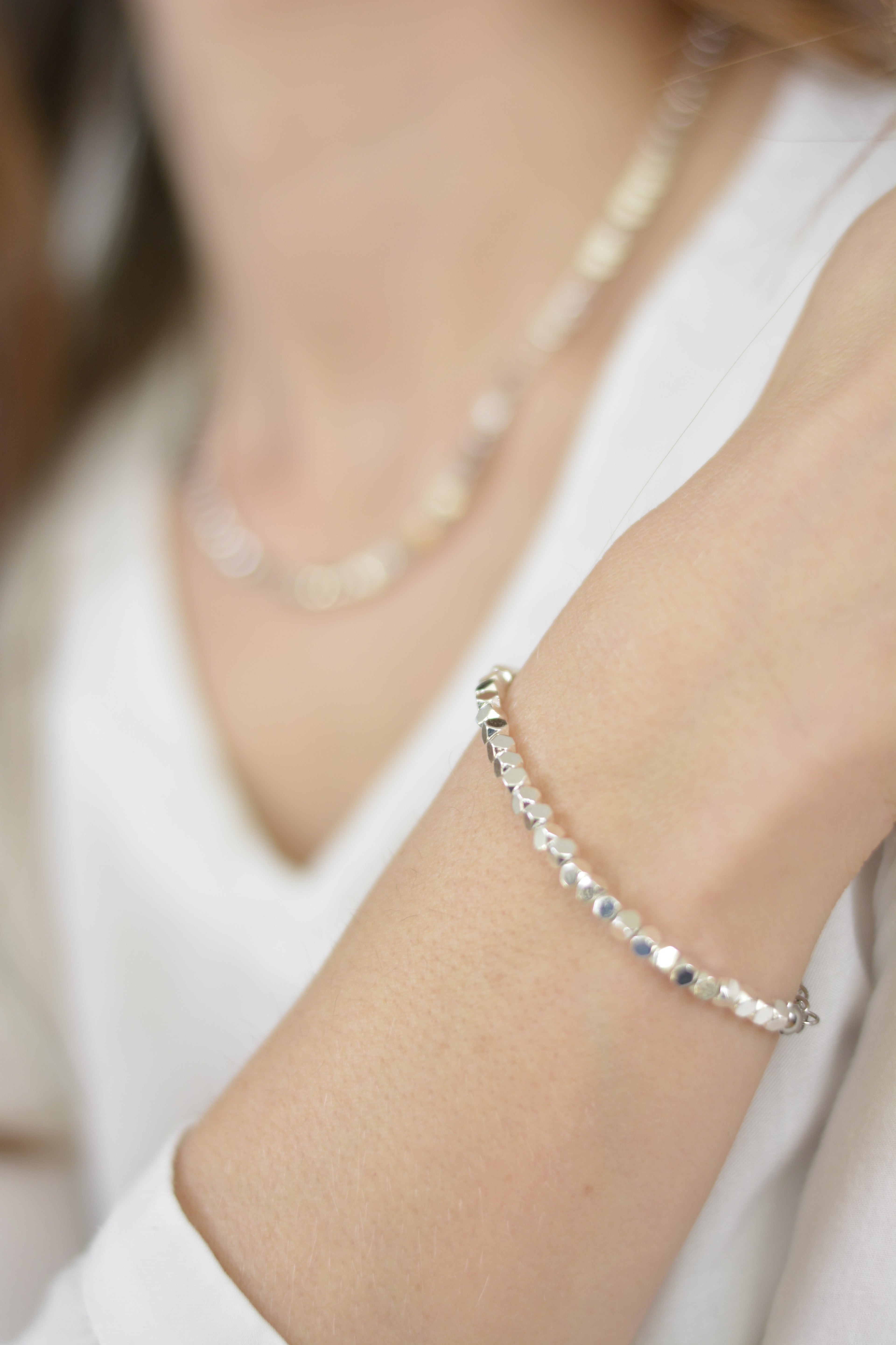 Minimalistisches Kugelarmband in Gold-Optik