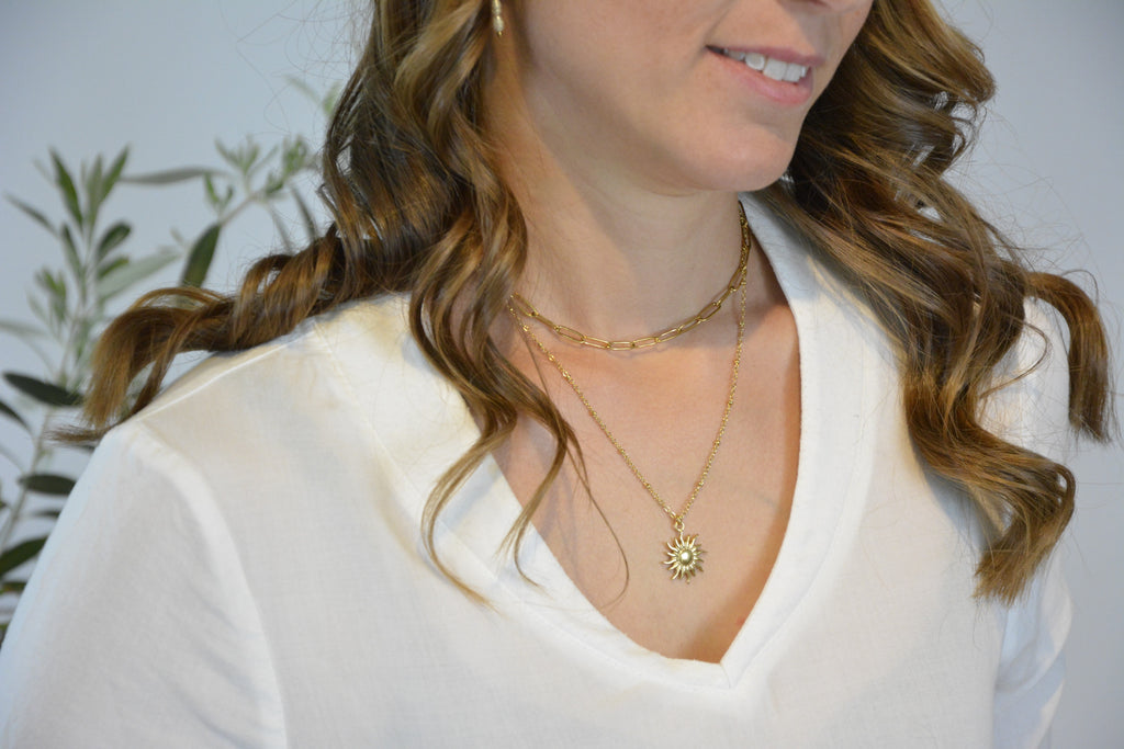 Duo-Halskette „Sun Aura“ – Vergoldetes Layering-Set mit Strahlen-Sonne