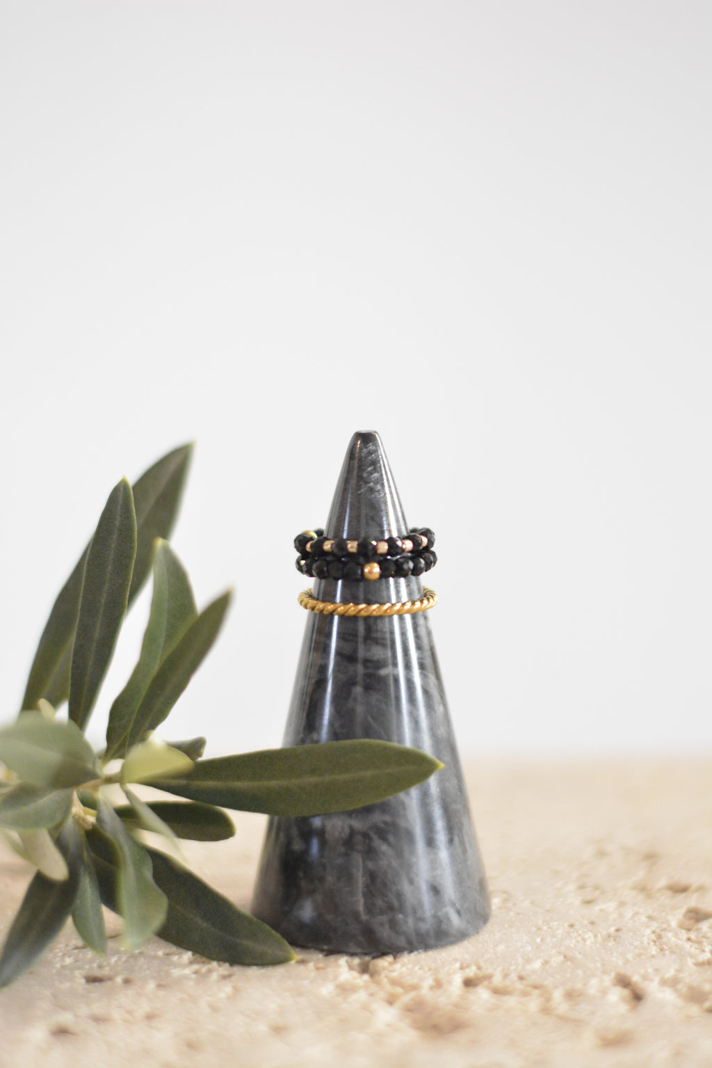 Goldener Twist-Ring (verstellbar) im Seil-Design