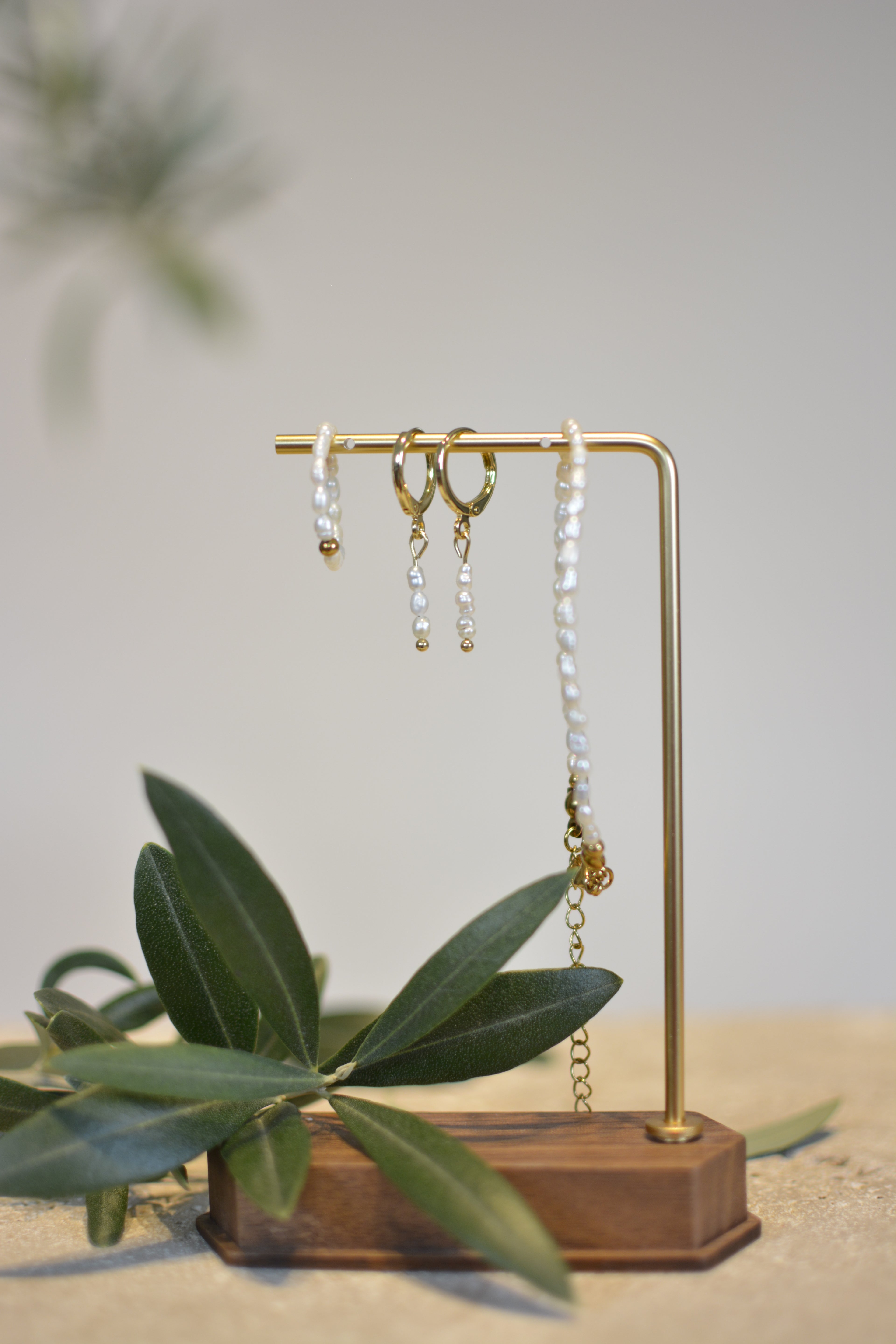 Filigraner Perlenring aus echten Reisperlen und Goldperle