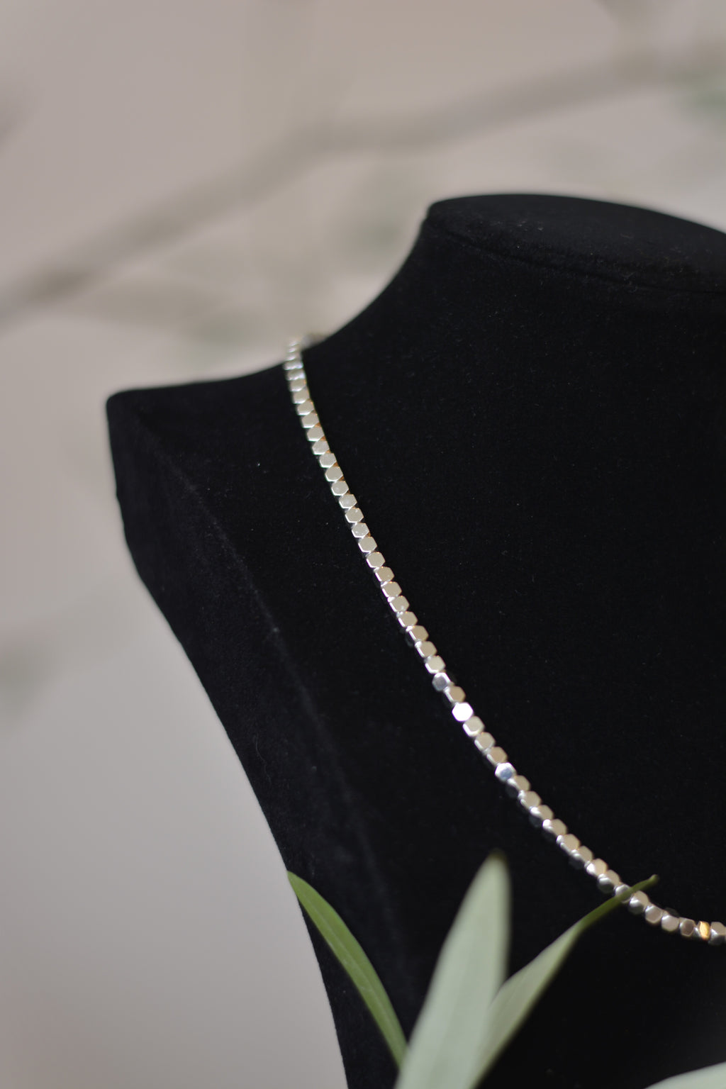 Elegantes Collier aus vergoldeten Hexagon-Elementen (auch in silber verfügbar)