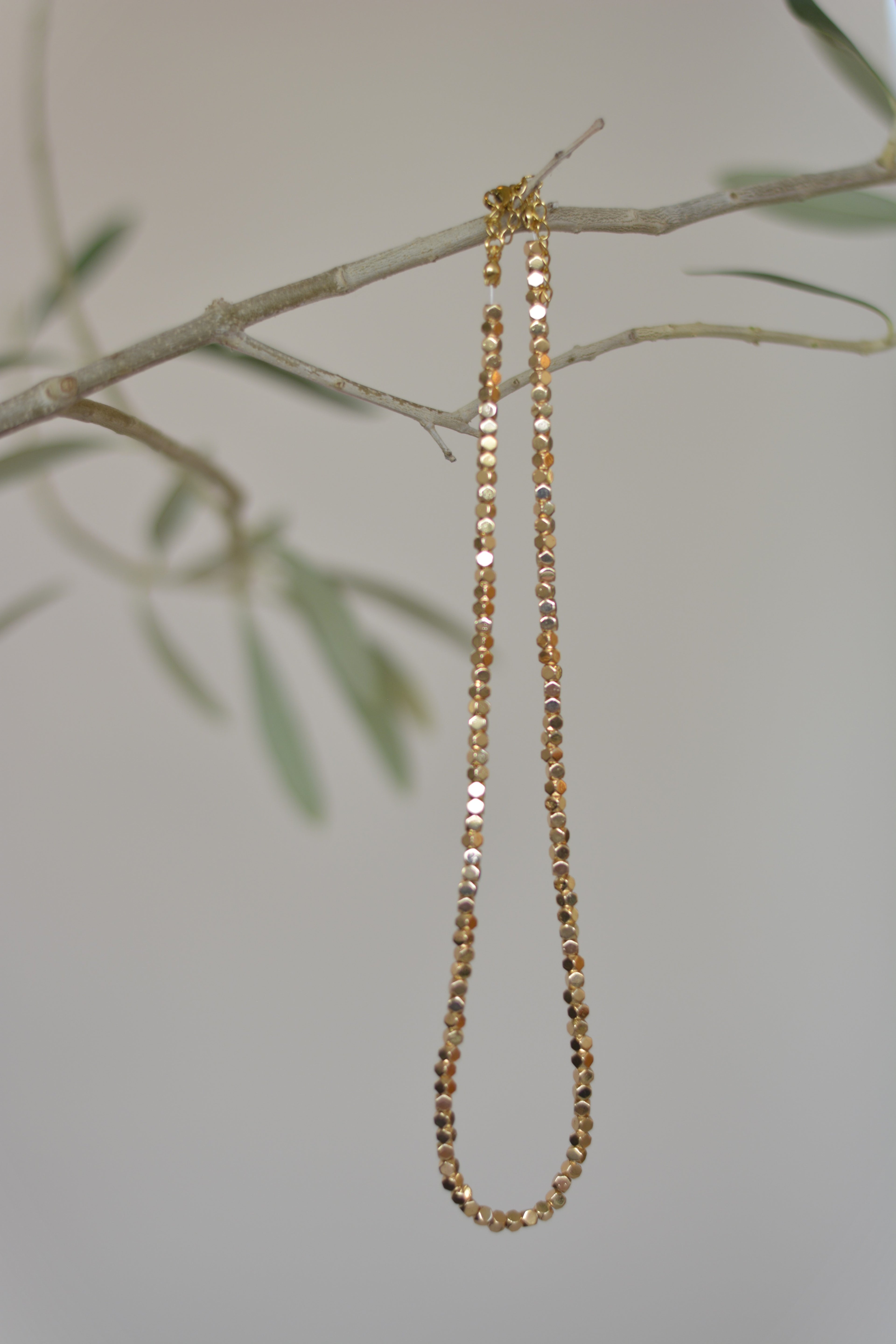 Elegantes Collier aus vergoldeten Hexagon-Elementen (auch in silber verfügbar)