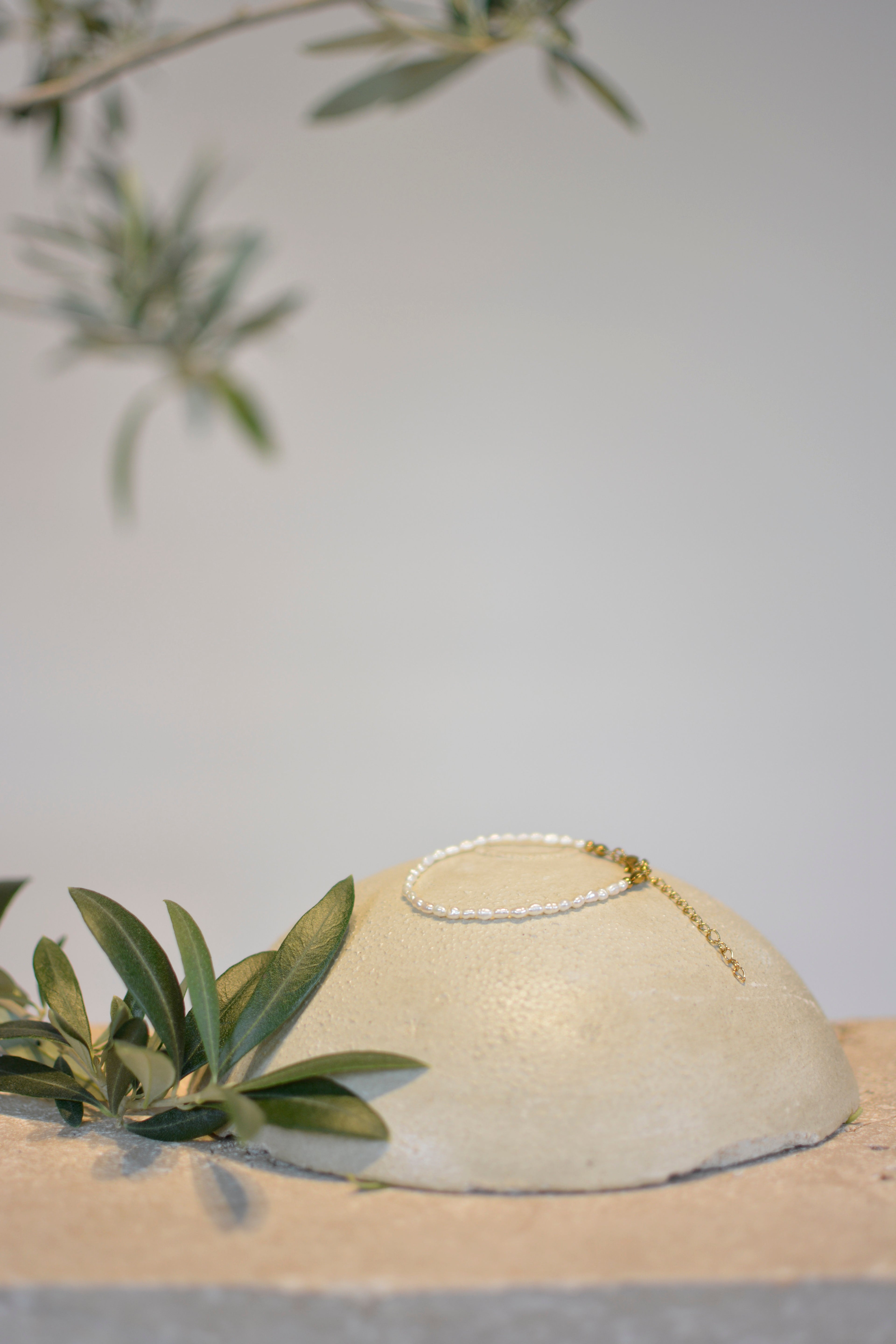 Filigranes Süßwasserperlen-Armband mit Reisperlen