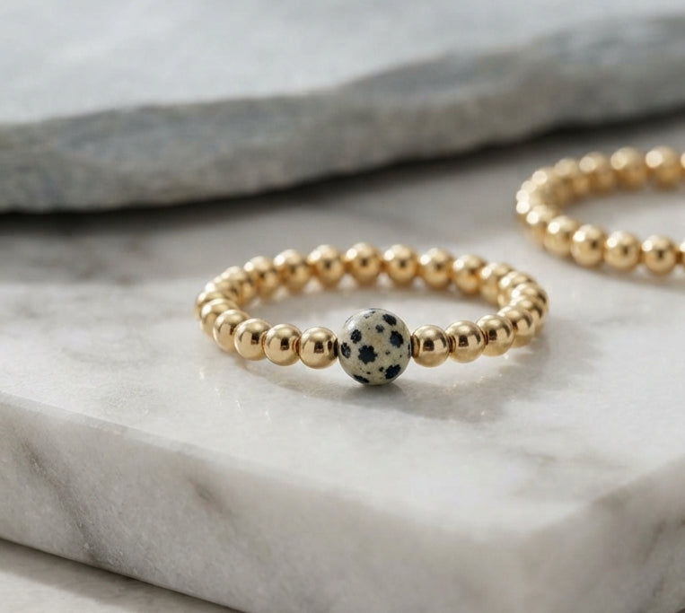 goldener Perlenring mit Dalmatiner-Jaspis-Perle