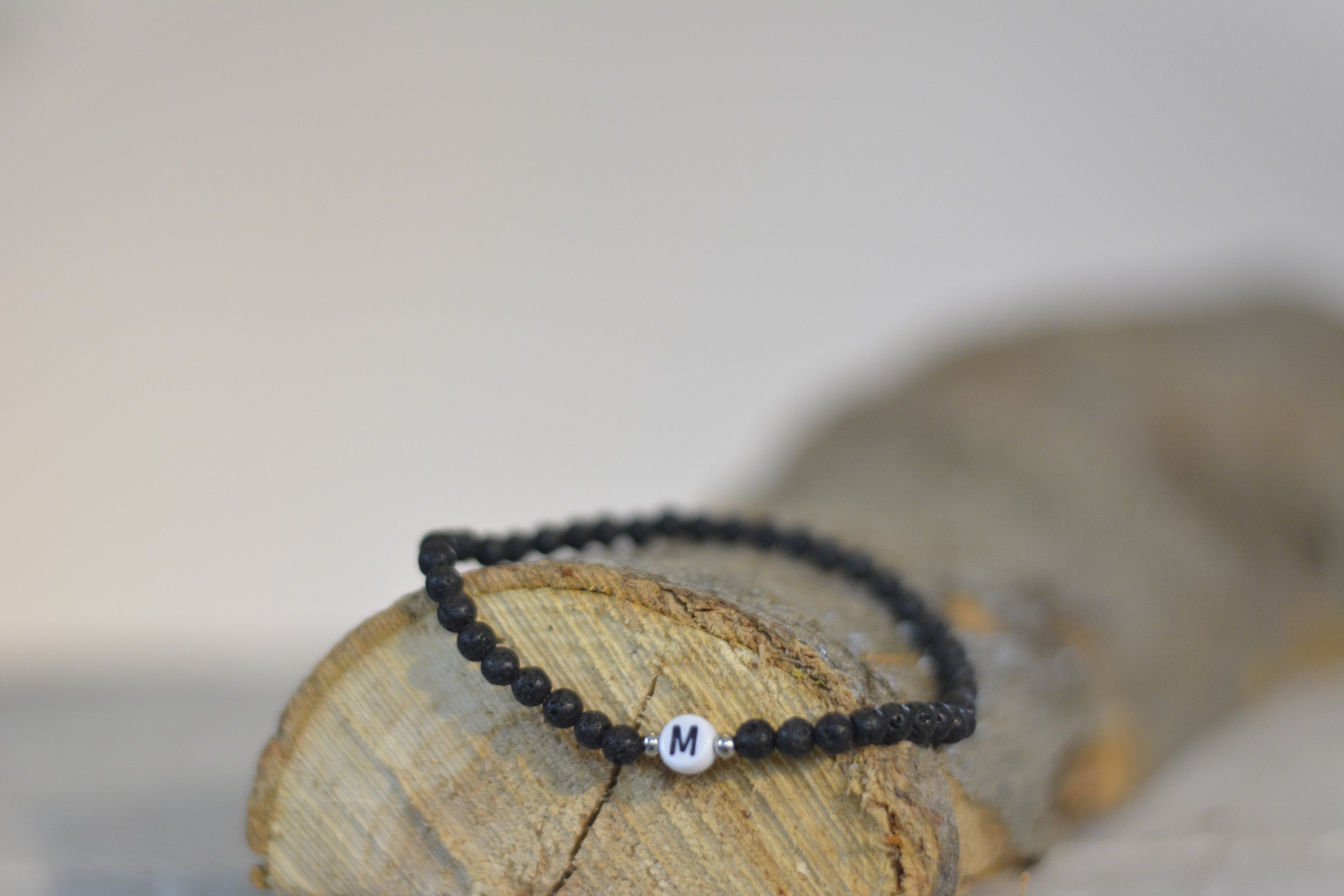 Lavaperlen‑Armband – personalisierbar mit Initialen